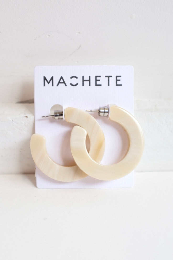 Machete Kate Hoops, Alabaster