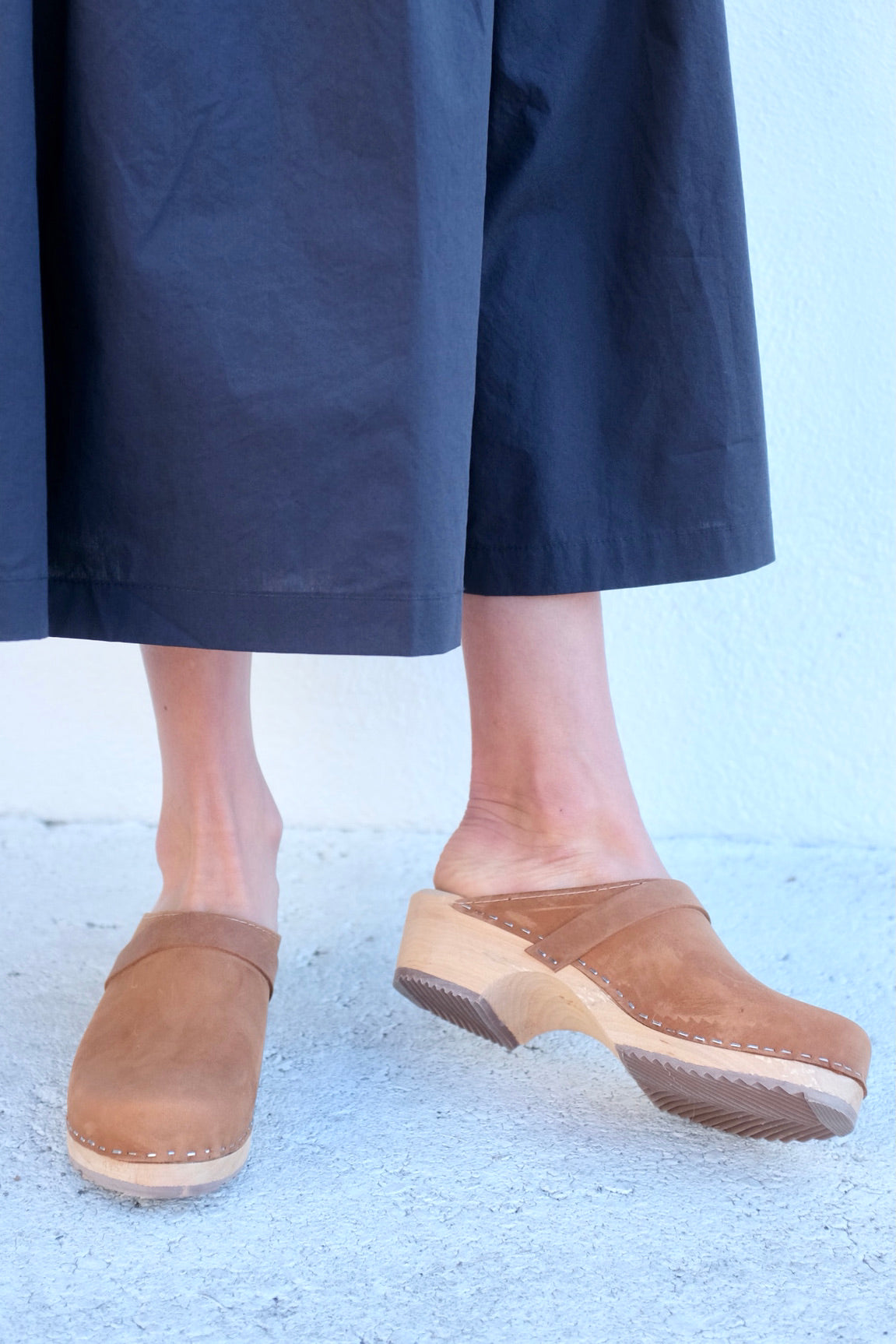 Lotta Classic Oiled Nubuck Clogs / Brown