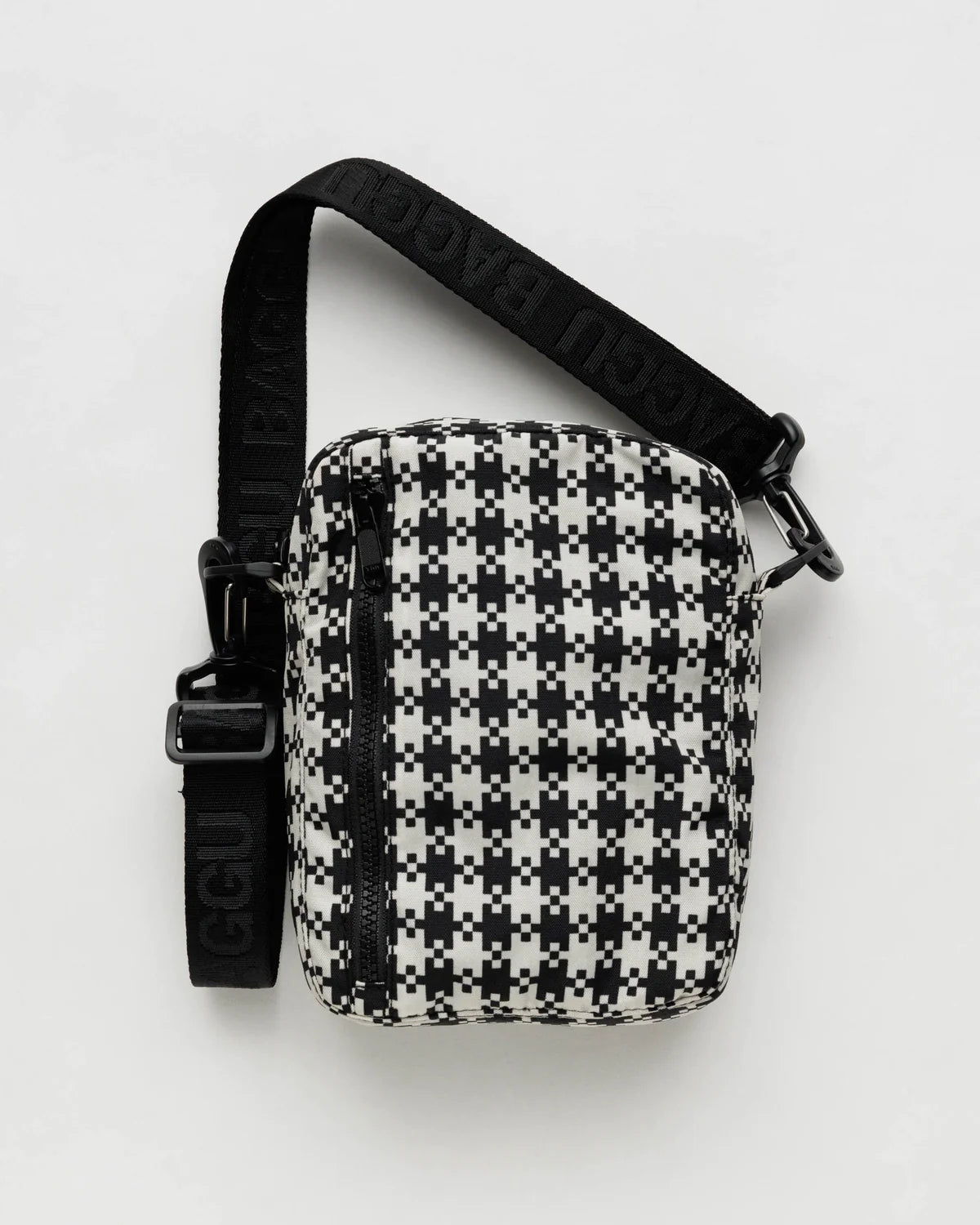 BAGGU Sport Crossbody / Black & White Pixel Gingham