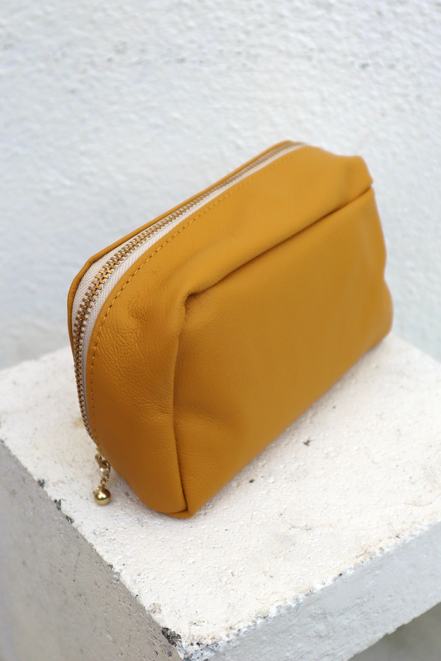 Erin Templeton Kiss & Makeup, MustardErin Templeton Kiss & Makeup, Mustard