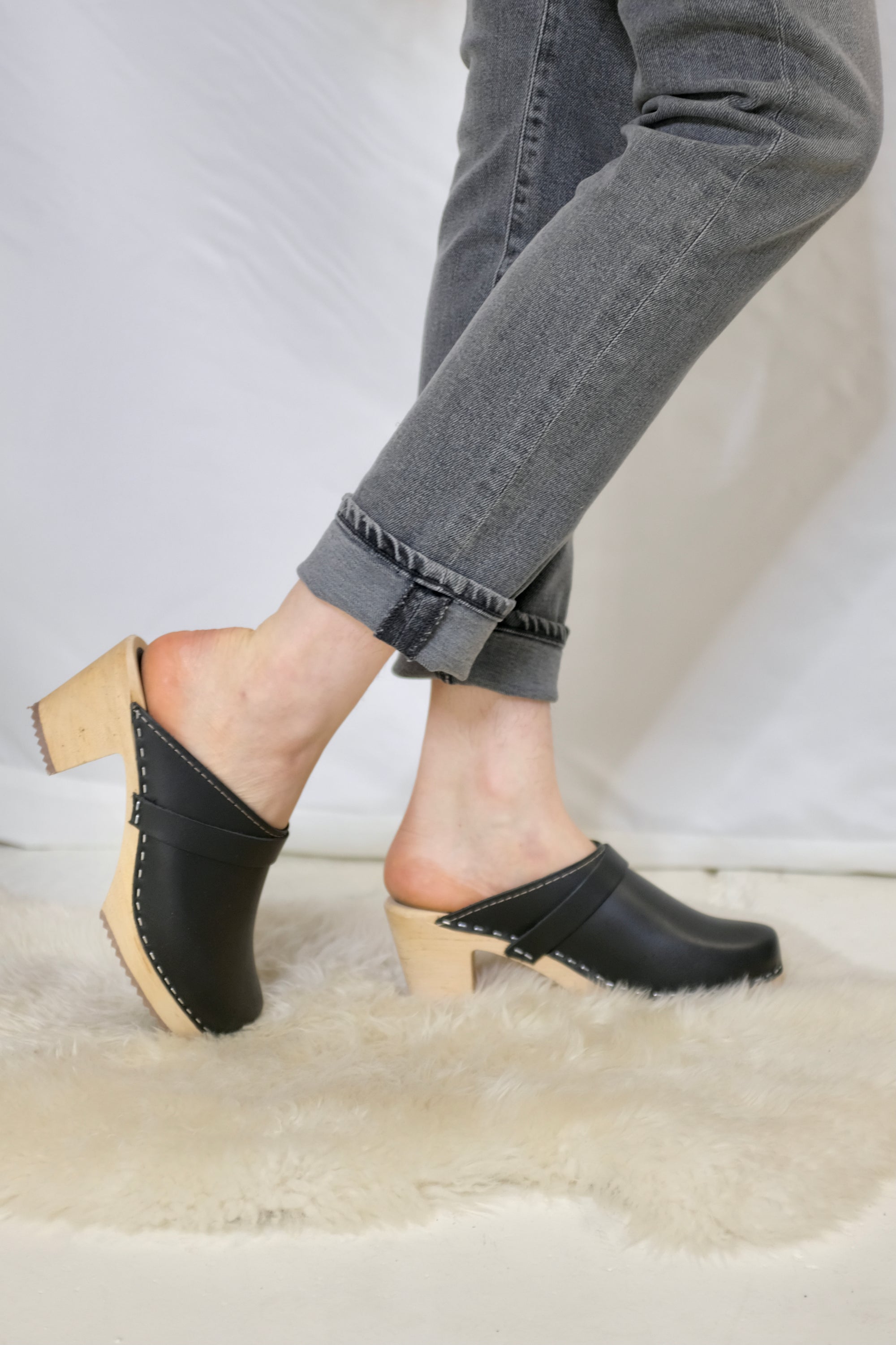 Lotta High Heel Classic Clogs / Black/Natural