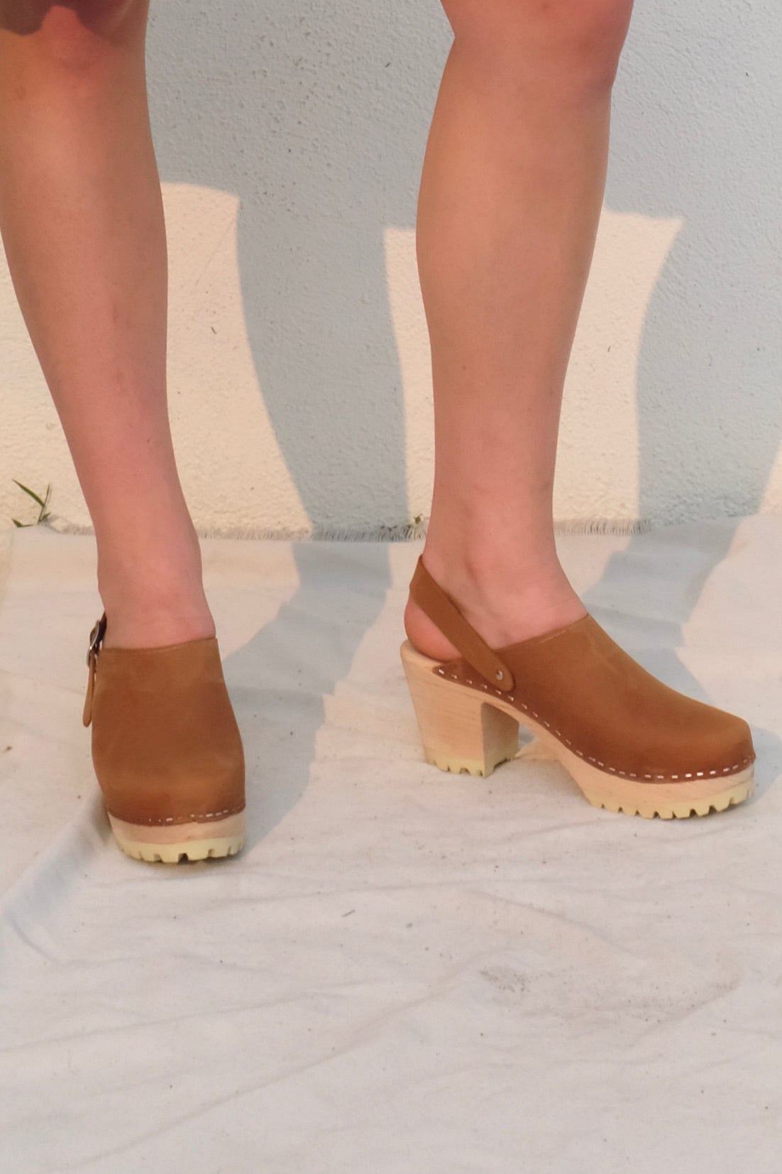 High Heel Tractor Sole Oiled Nubuck Clogs / Brown