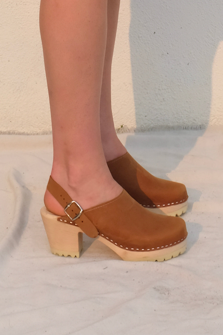High Heel Tractor Sole Oiled Nubuck Clogs / Brown
