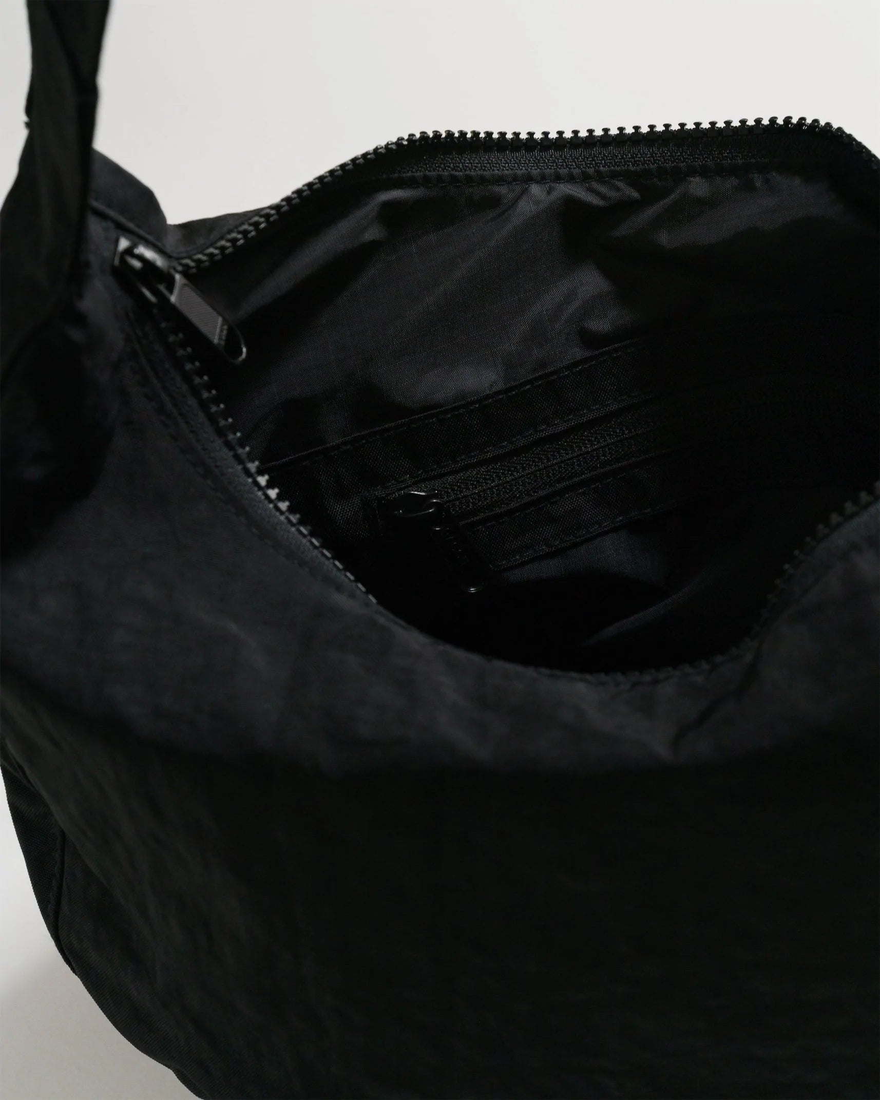 BAGGU Medium Nylon Crescent Bag / Black