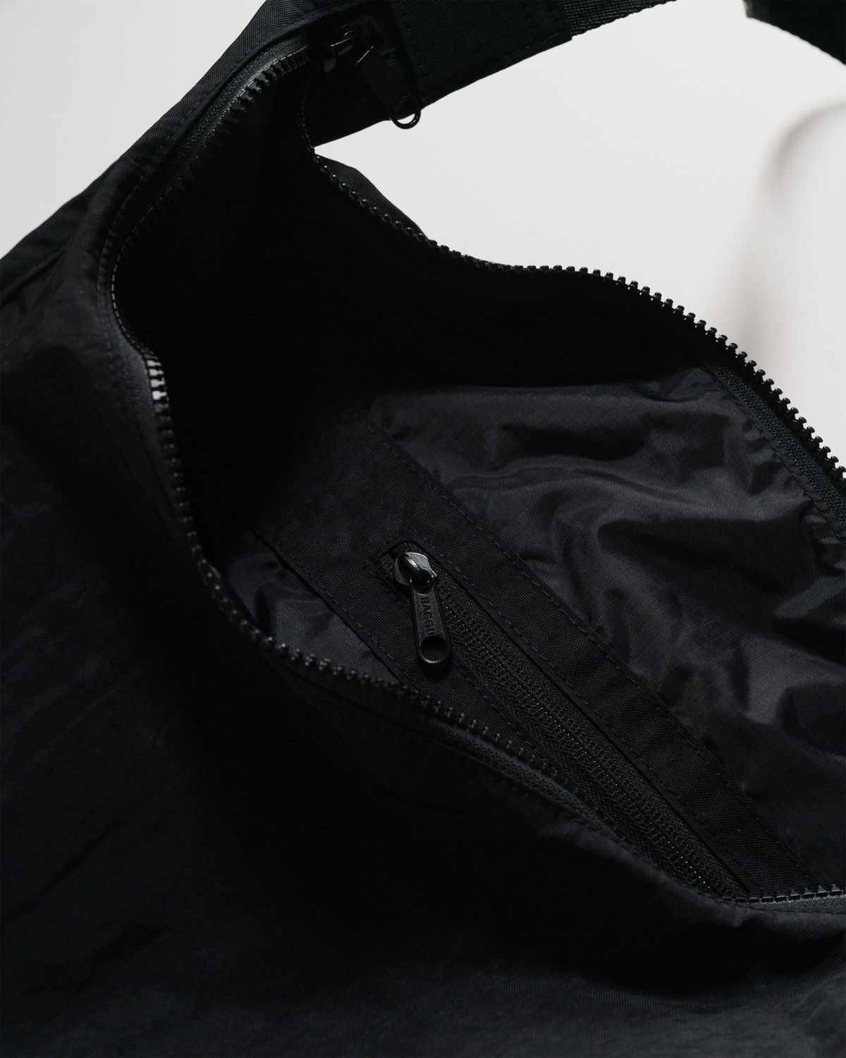 BAGGU Large Nylon Crescent Bag / Black