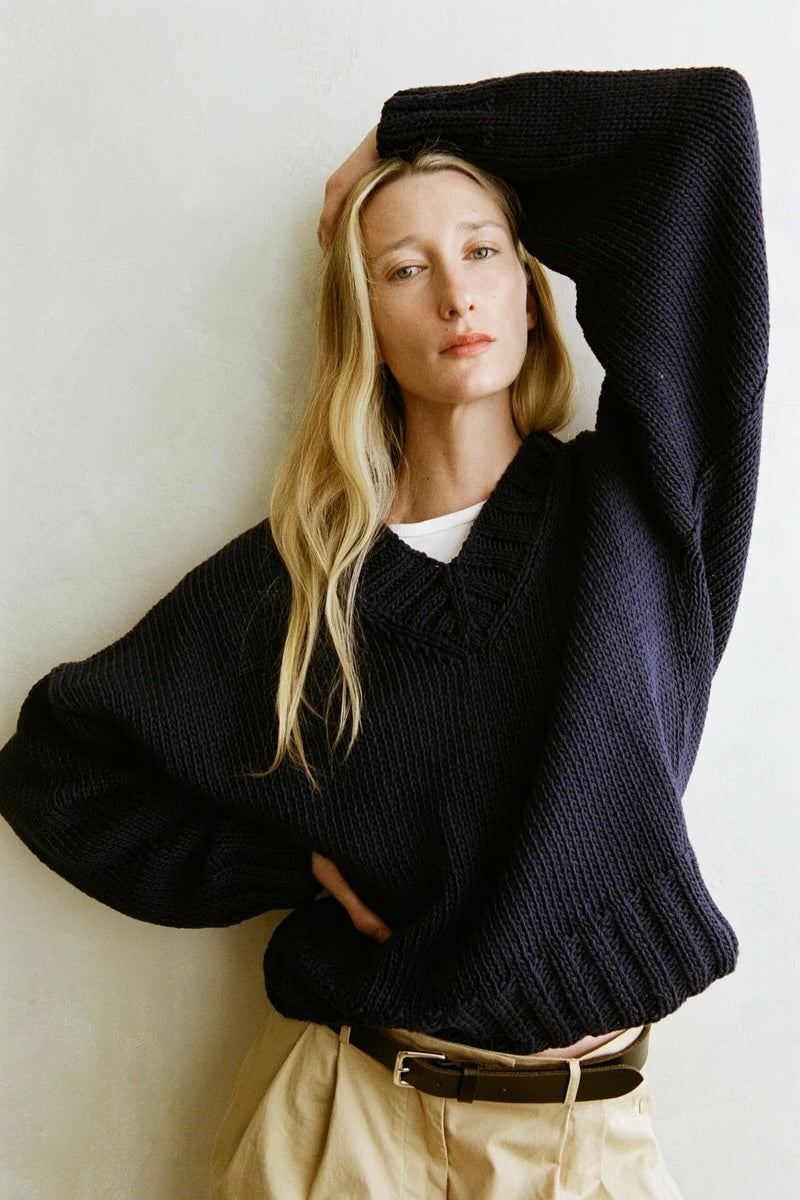 Paolo V-Neck / Dark Iris