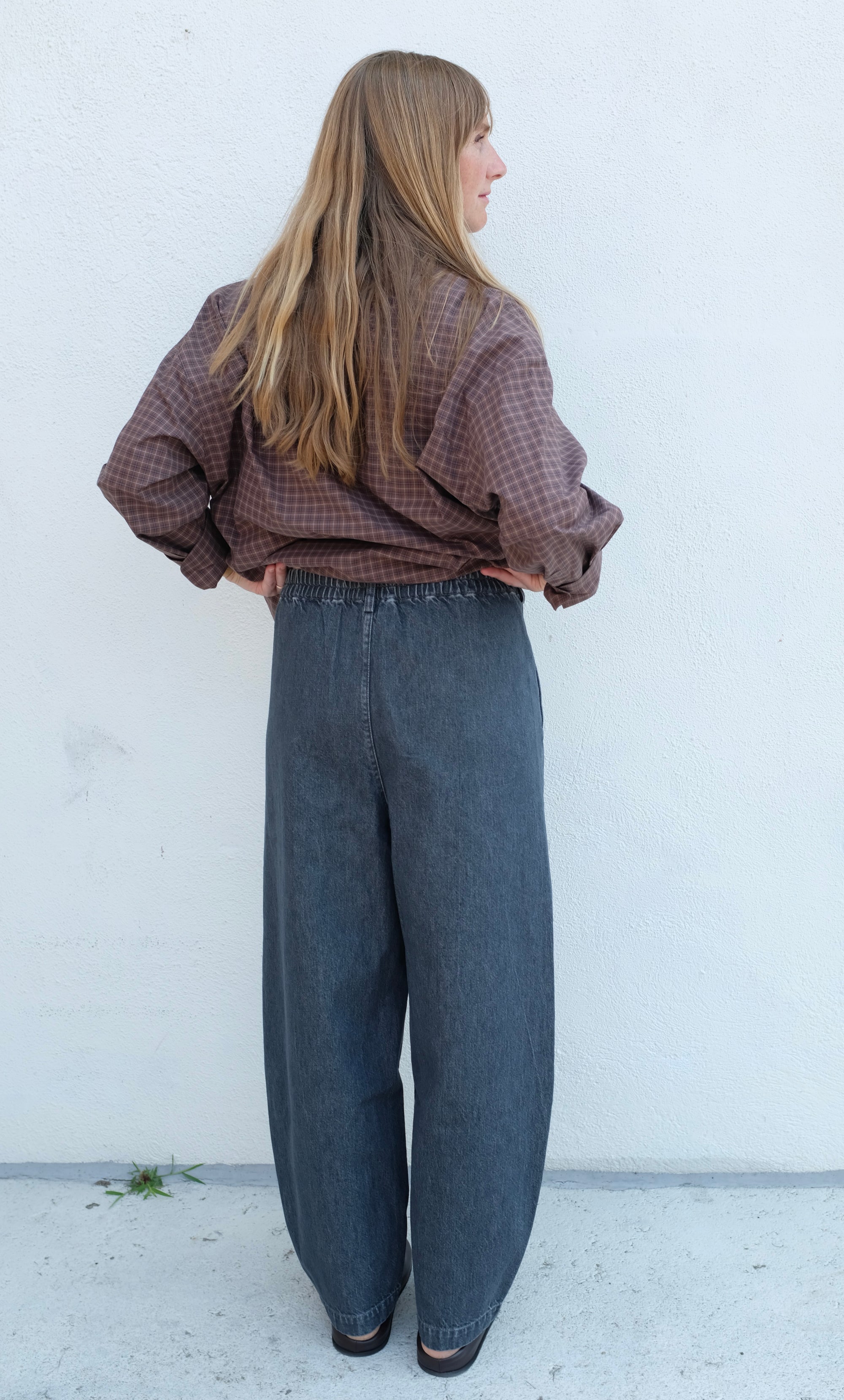 Cordera Washed Denim Curved Pants / Grey