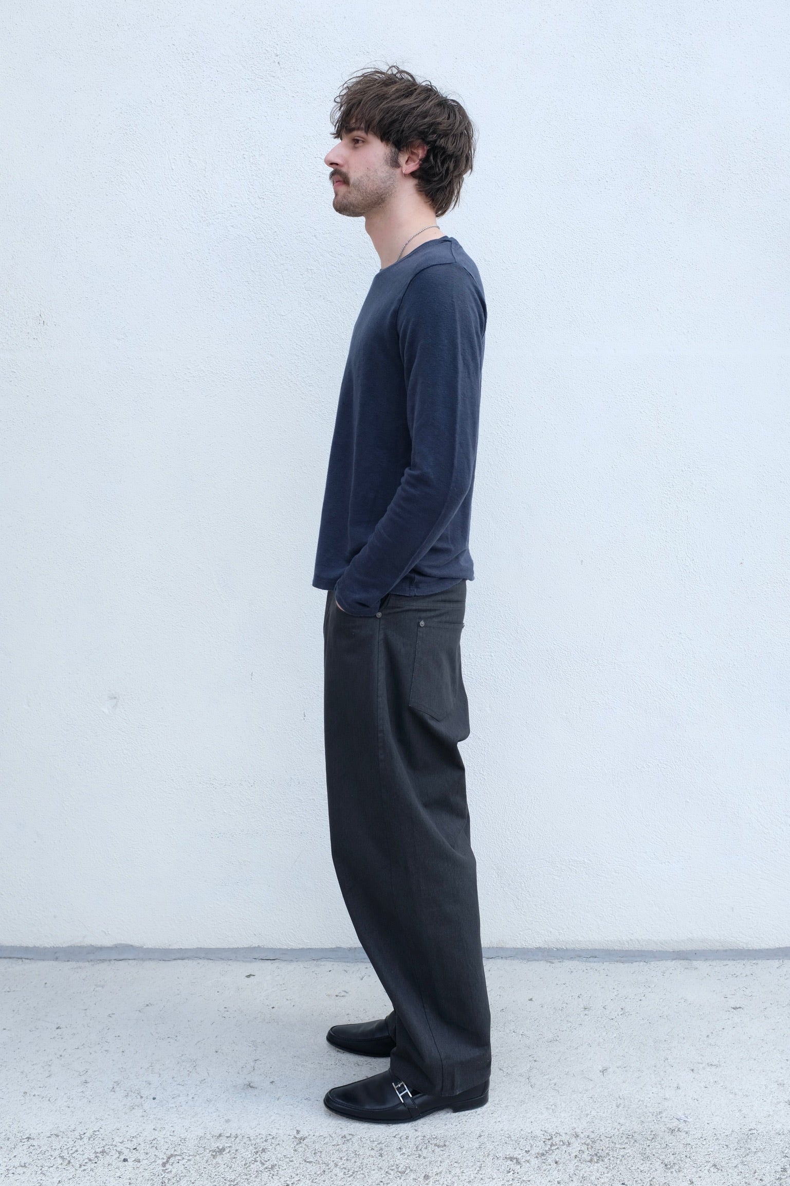 7115 by Szeki Signature Curved Legged Trouser / Black