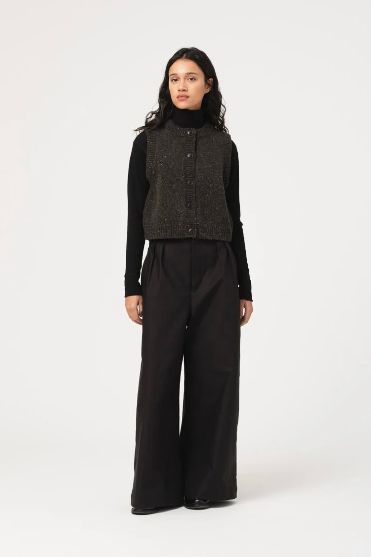 Girls of Dust Welsh Vest / Asphalt