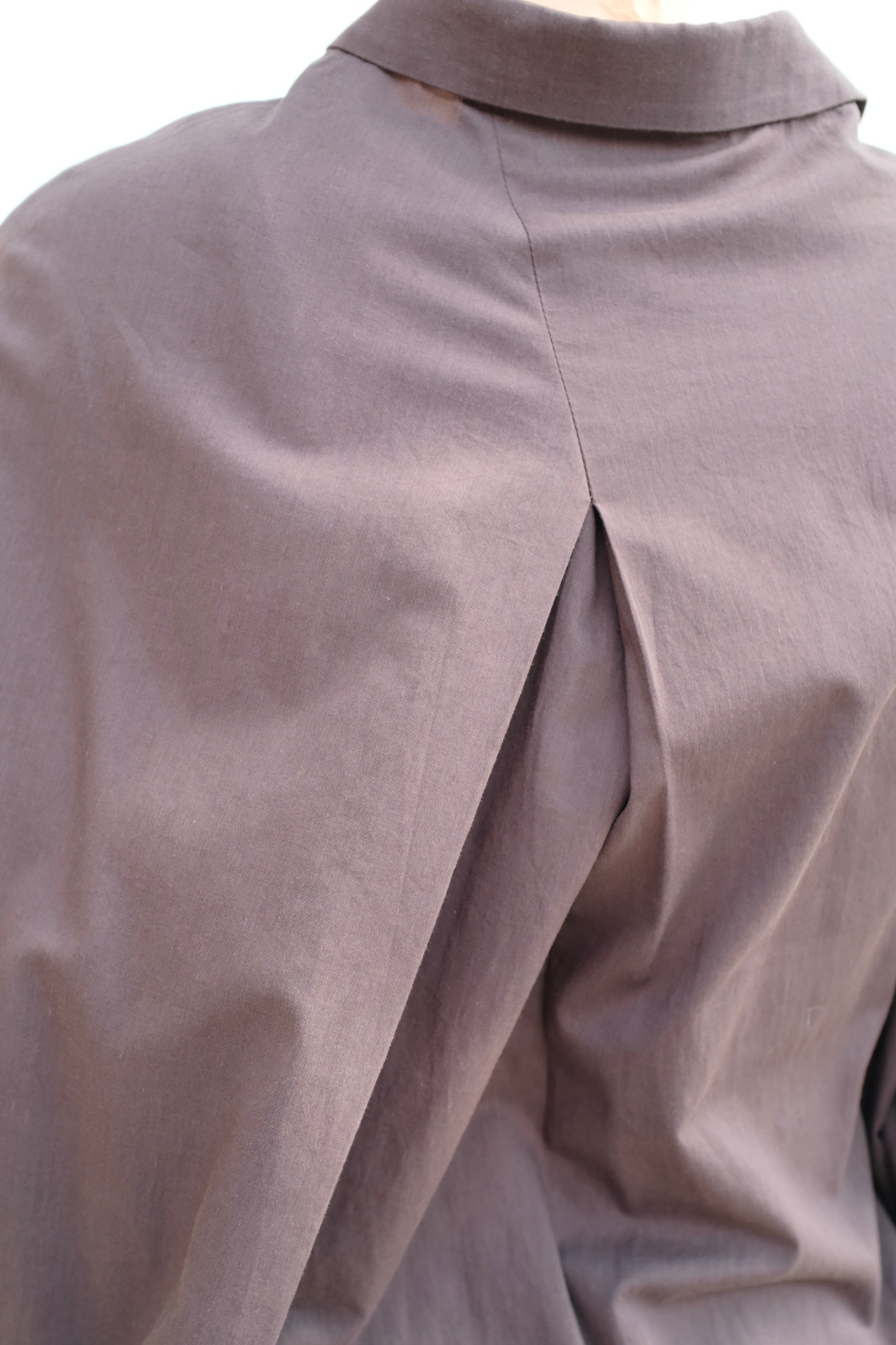 Airy Flat Hem Button Down / Molasses