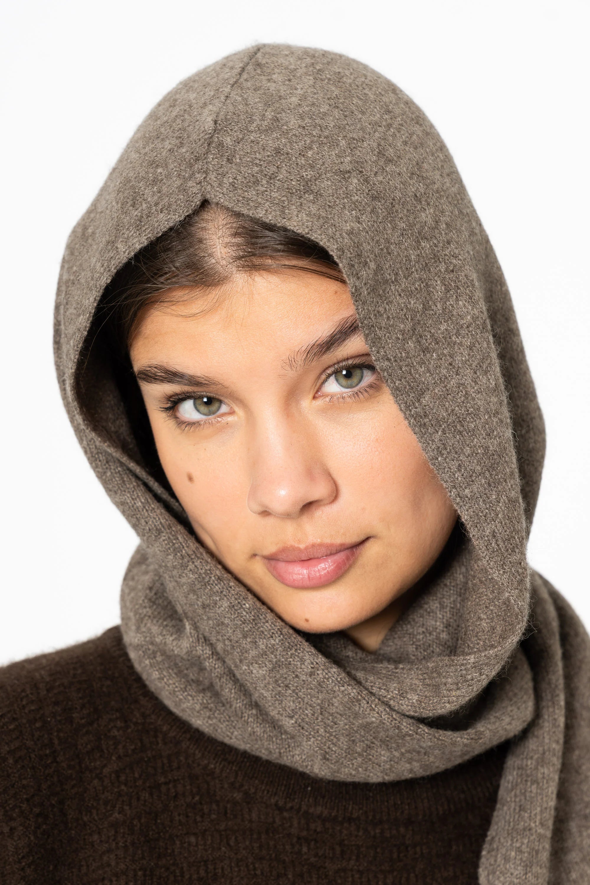 Dinadi Yak Hooded Scarf / Oat Brown
