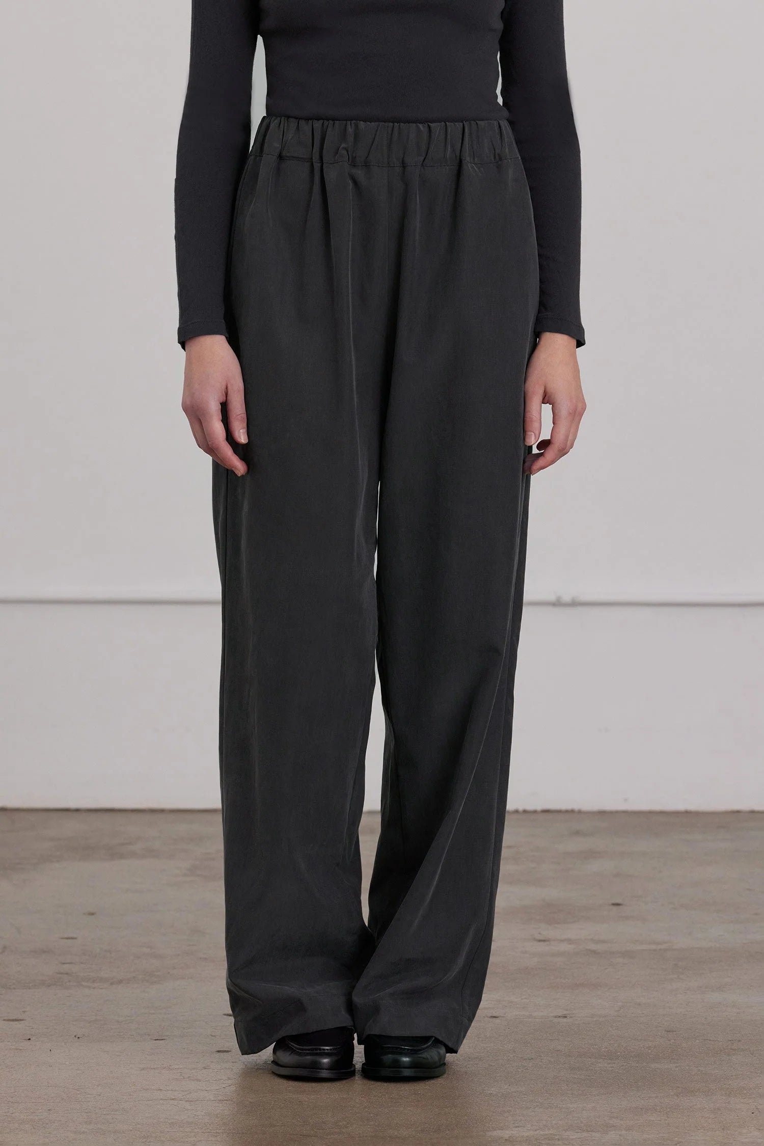 Straight Pants / Black