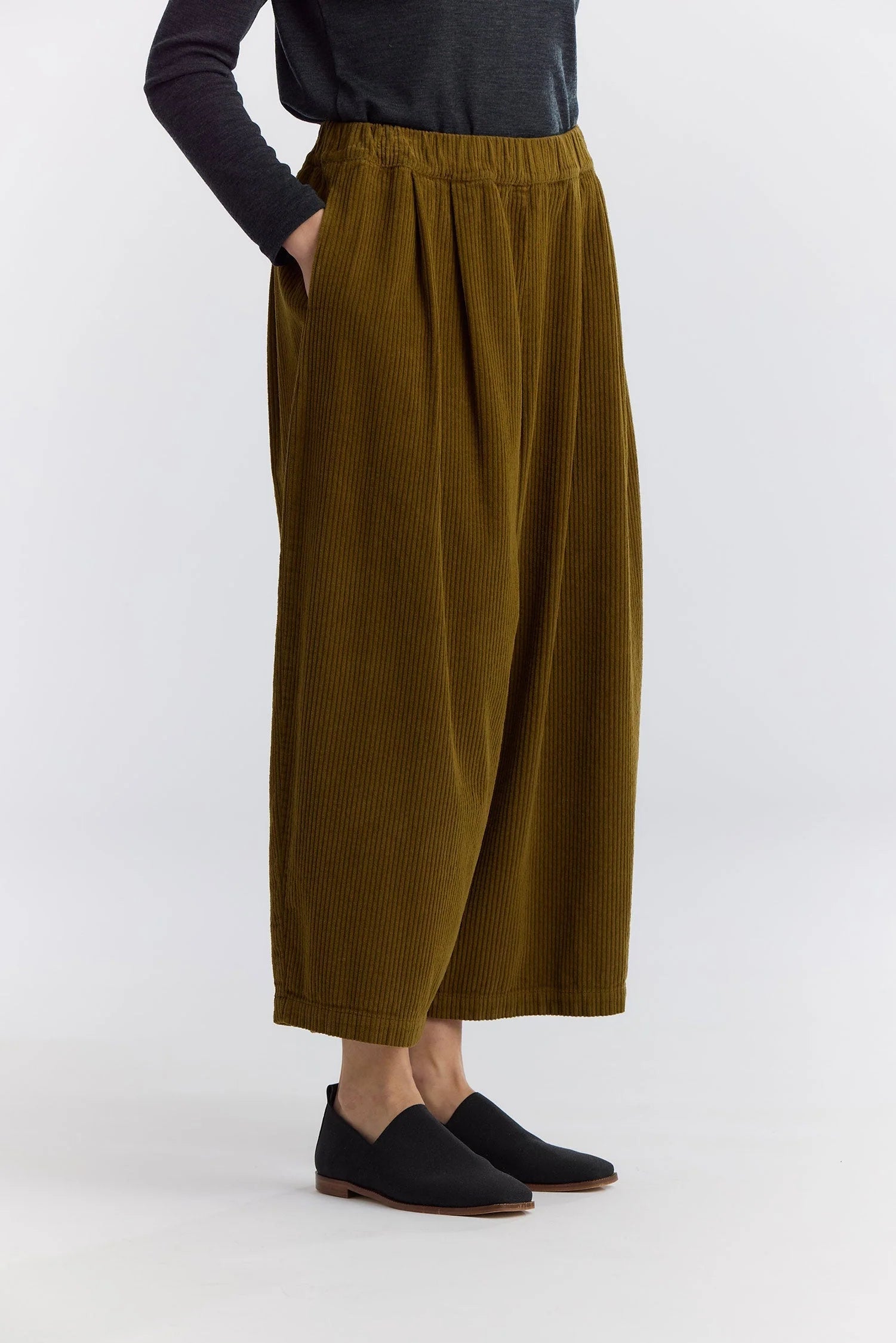 Black Crane Corduroy Wide Pants / Dark Olive