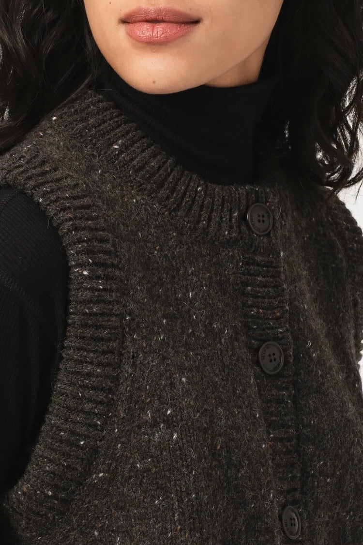 Girls of Dust Welsh Vest / Asphalt