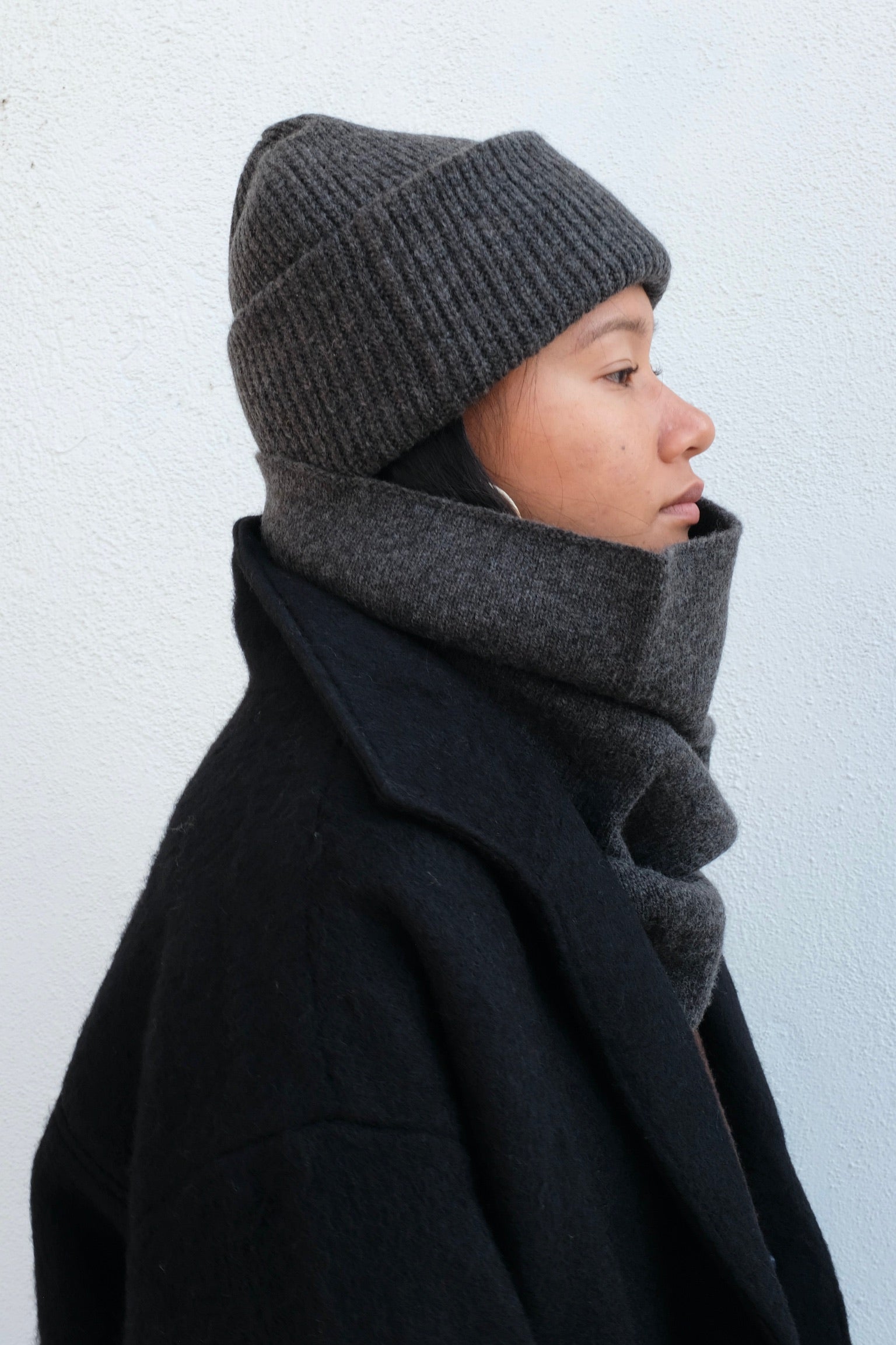 Szeki Signature Yak Ring Scarf / Charcoal