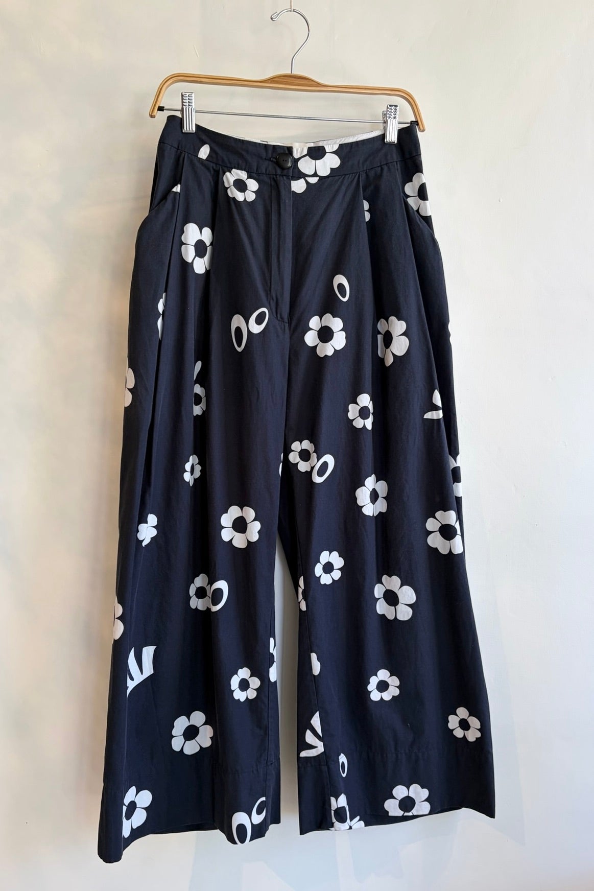 Pre-loved / Mr. Larkin Cotton Pant / Navy Daisy / Size M