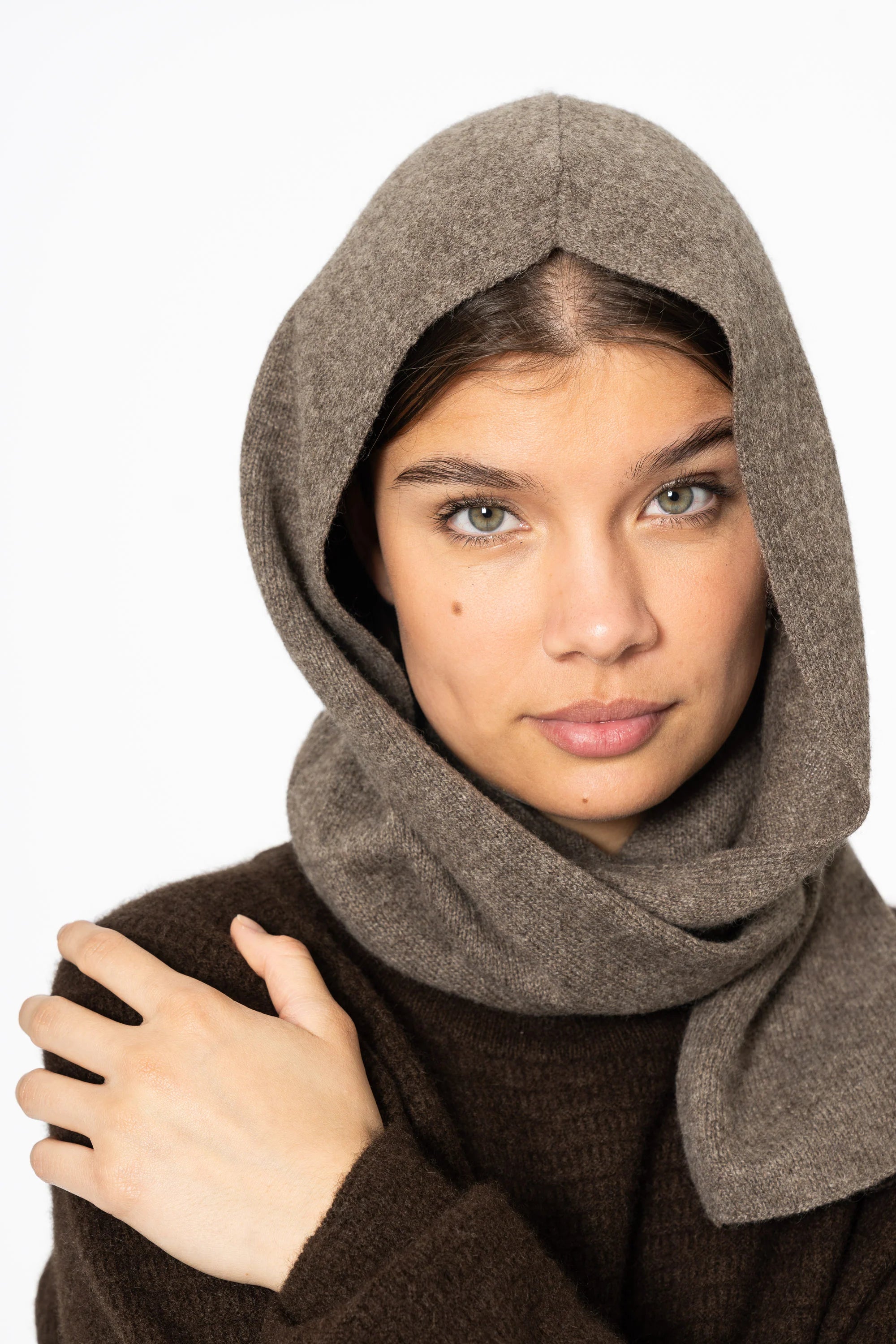 Dinadi Yak Hooded Scarf / Oat Brown