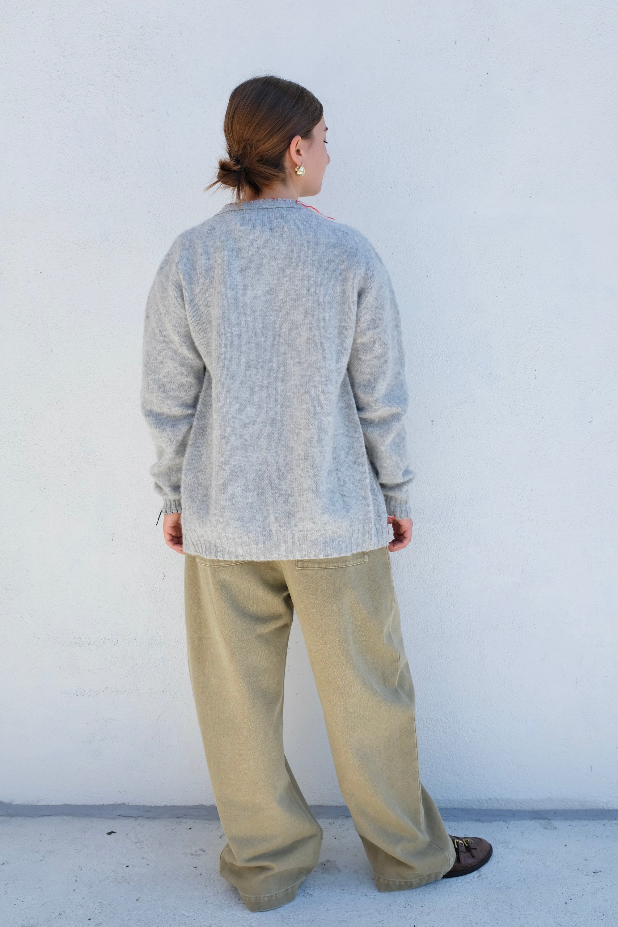 La Fetiche Beaton V Neck Cardigan / Light Grey