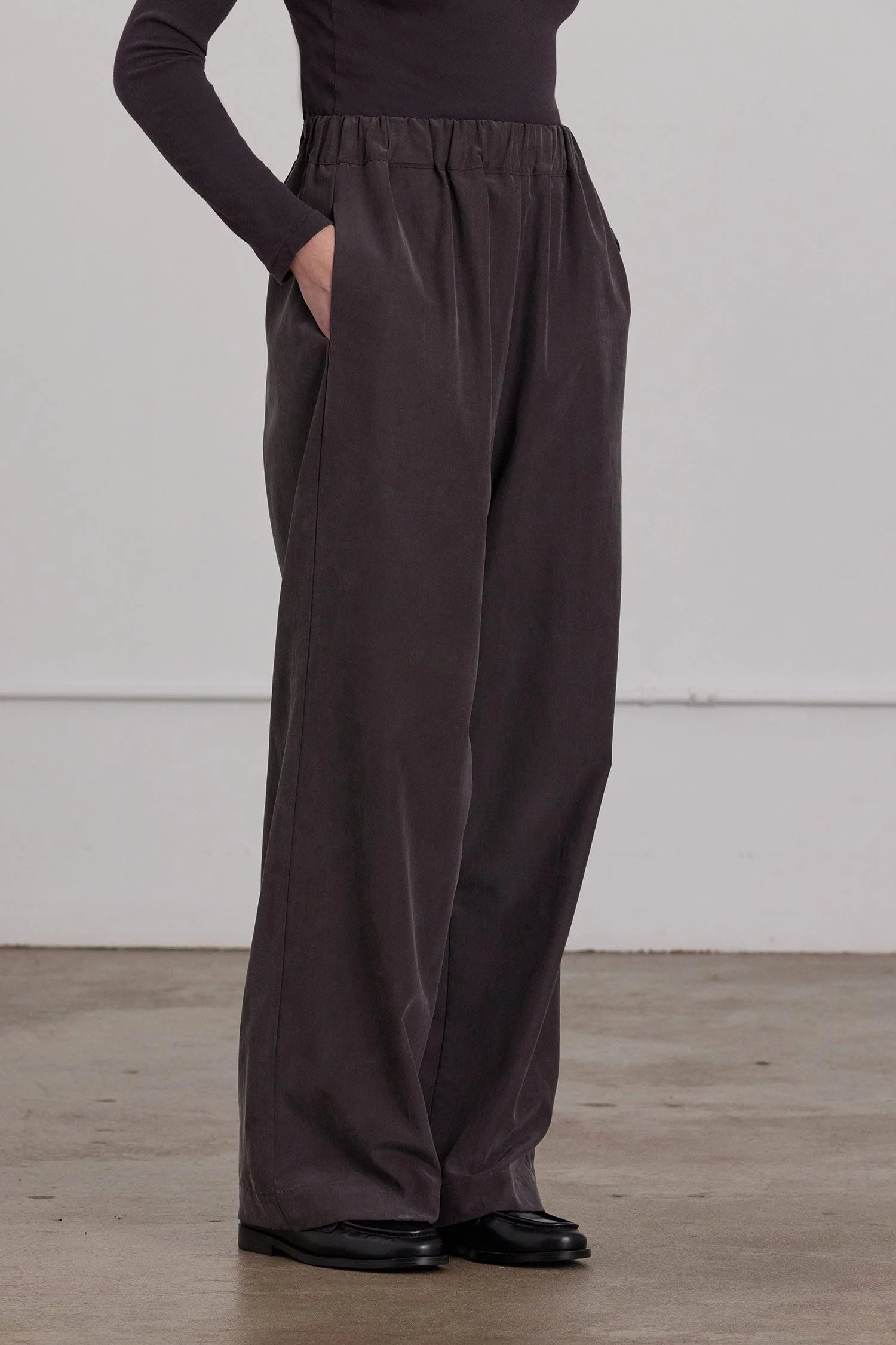 Black Crane Straight Pants / Dark Plum