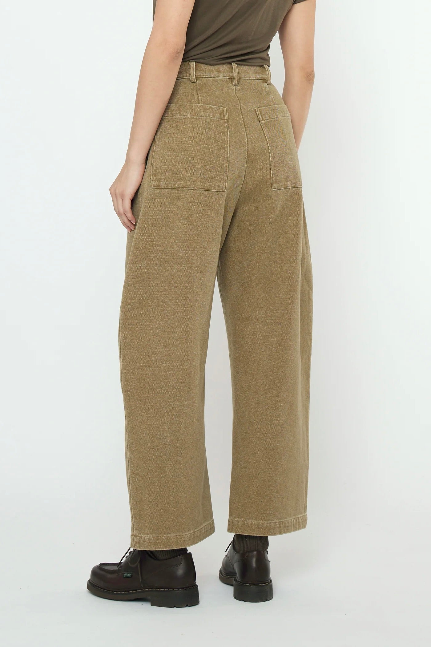 7115 by Szeki Tailored Curve Legged Trouser / Kelp