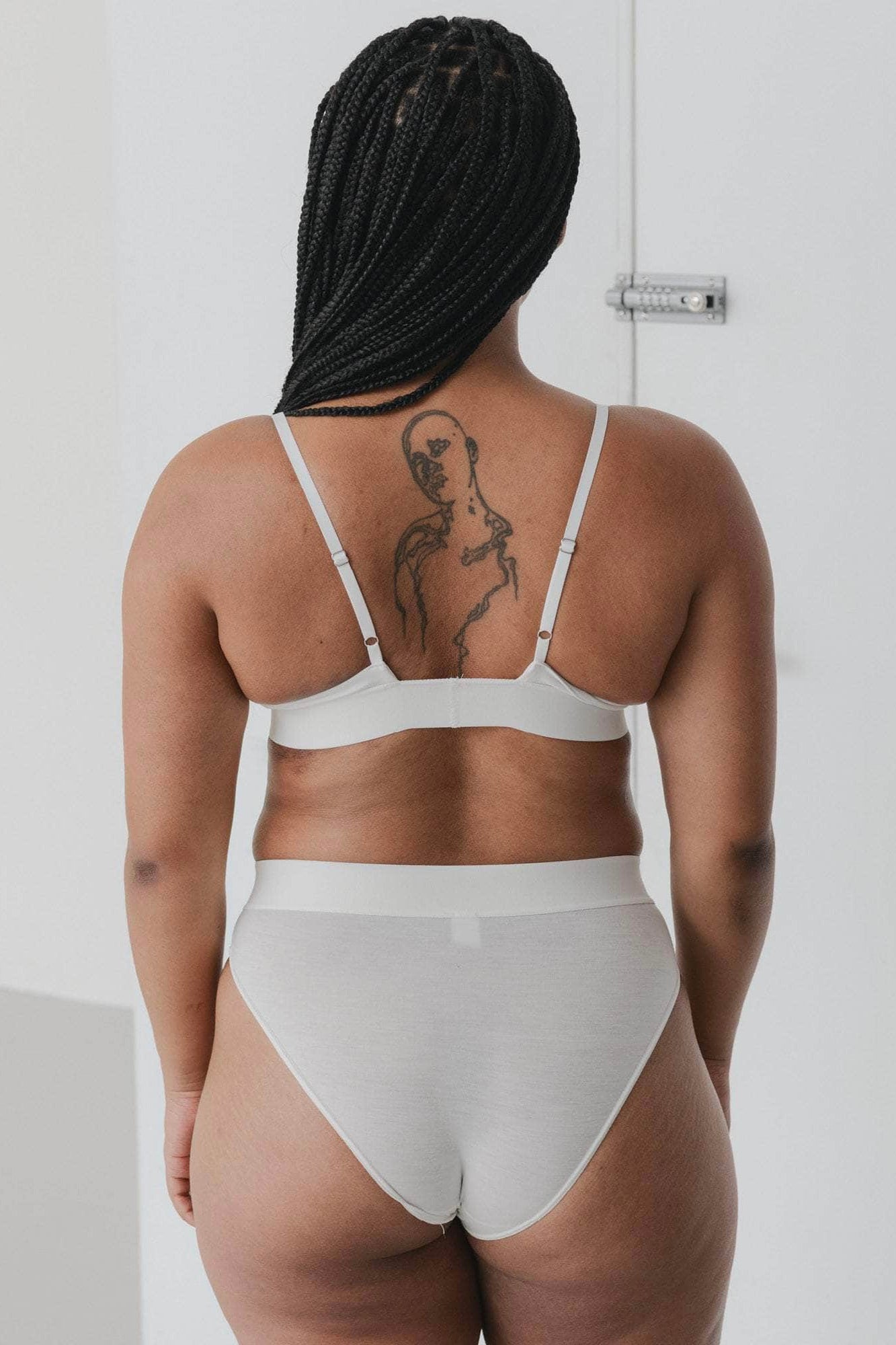 Baserange Triangle Bra / Undyed