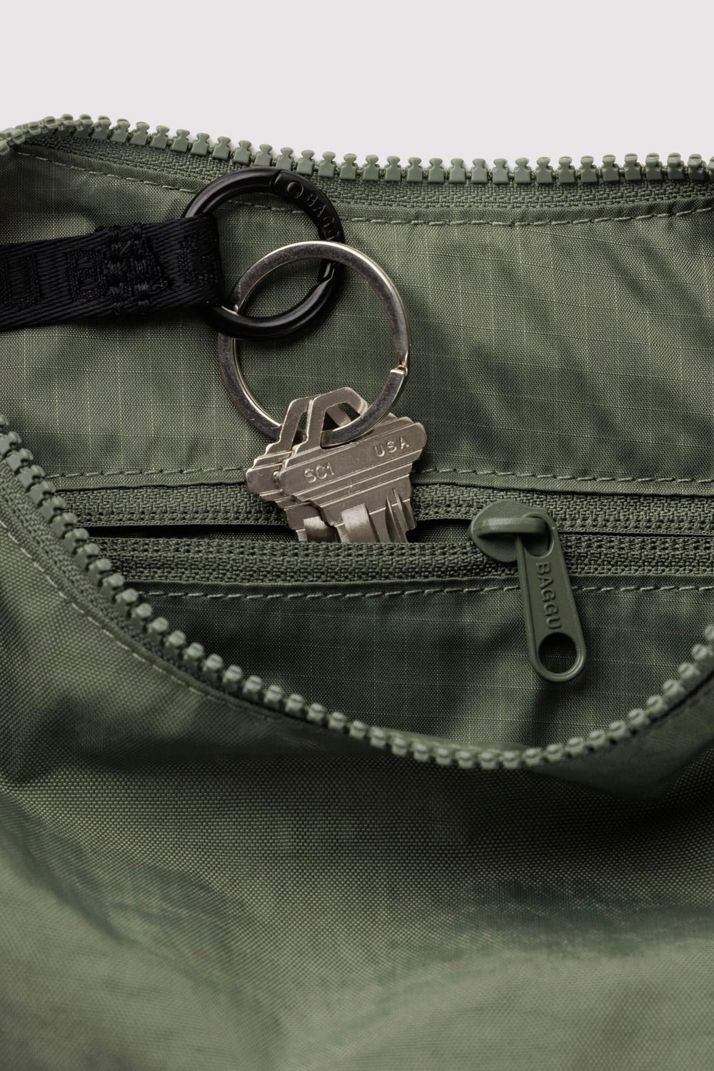 Small Nylon Crescent Bag / Caper