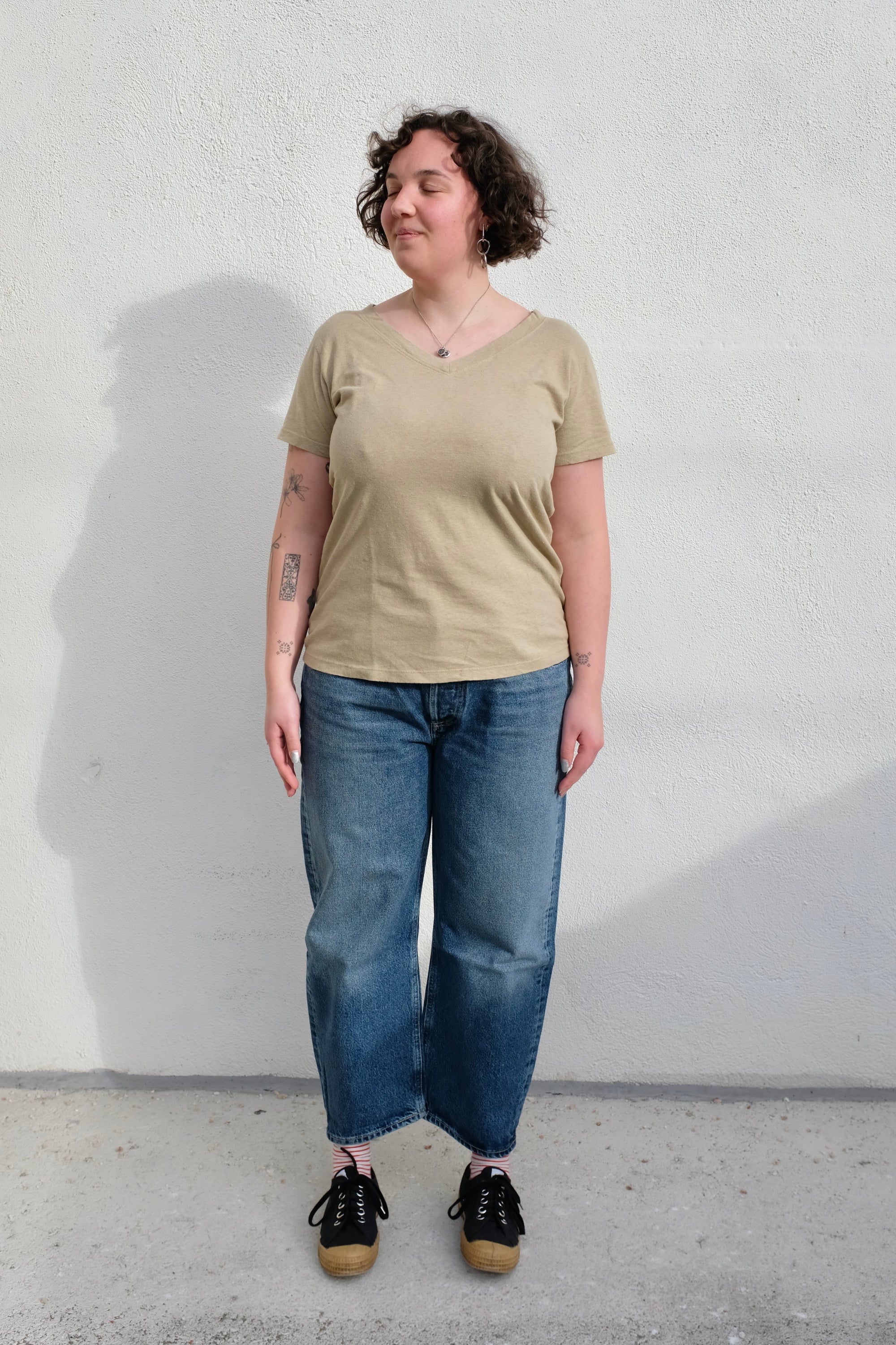 Jungmaven Paige V Neck / Desert Khaki