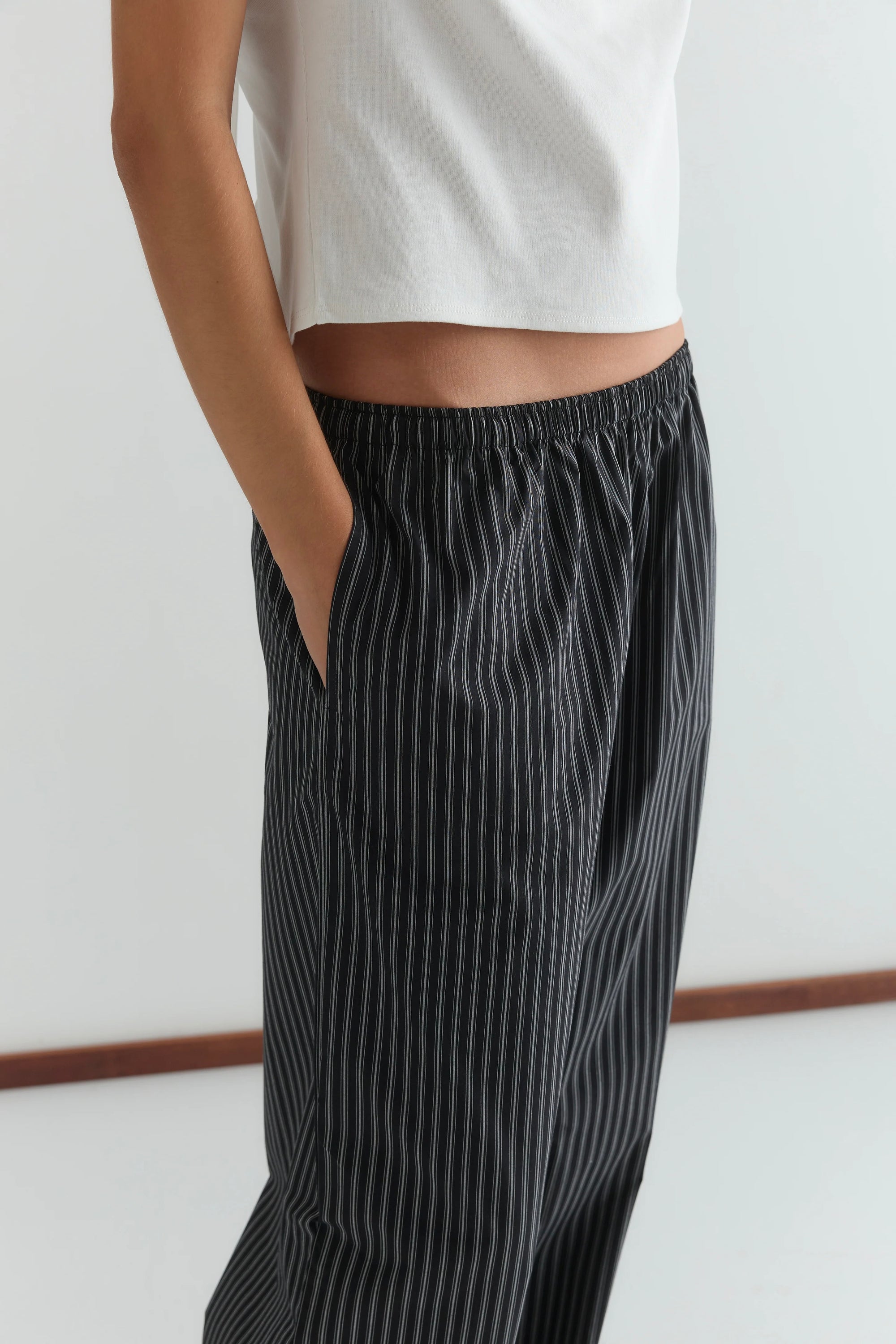 Deiji Ease Trouser / Mono Stripe