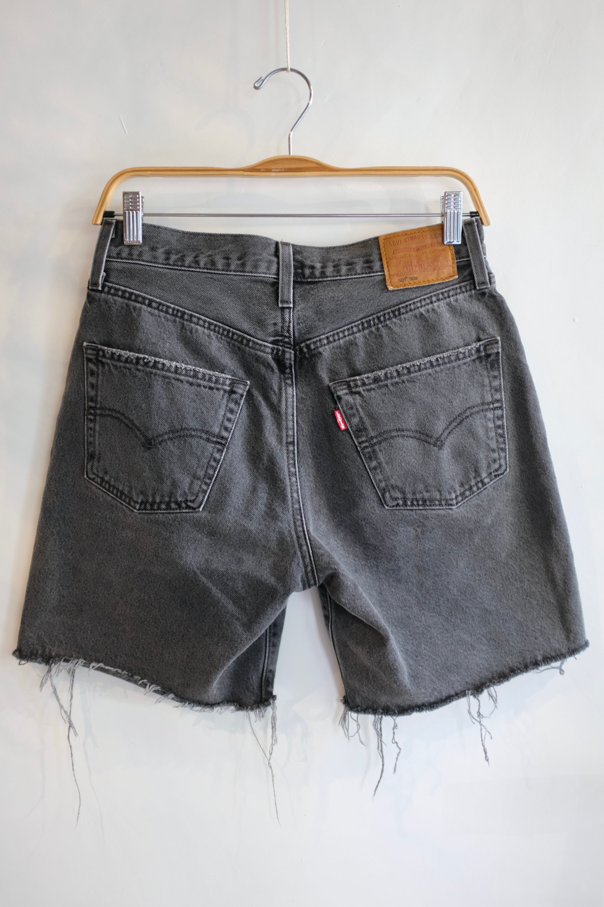 Pre-loved / Levi's 501 Black Denim Short / Size 26