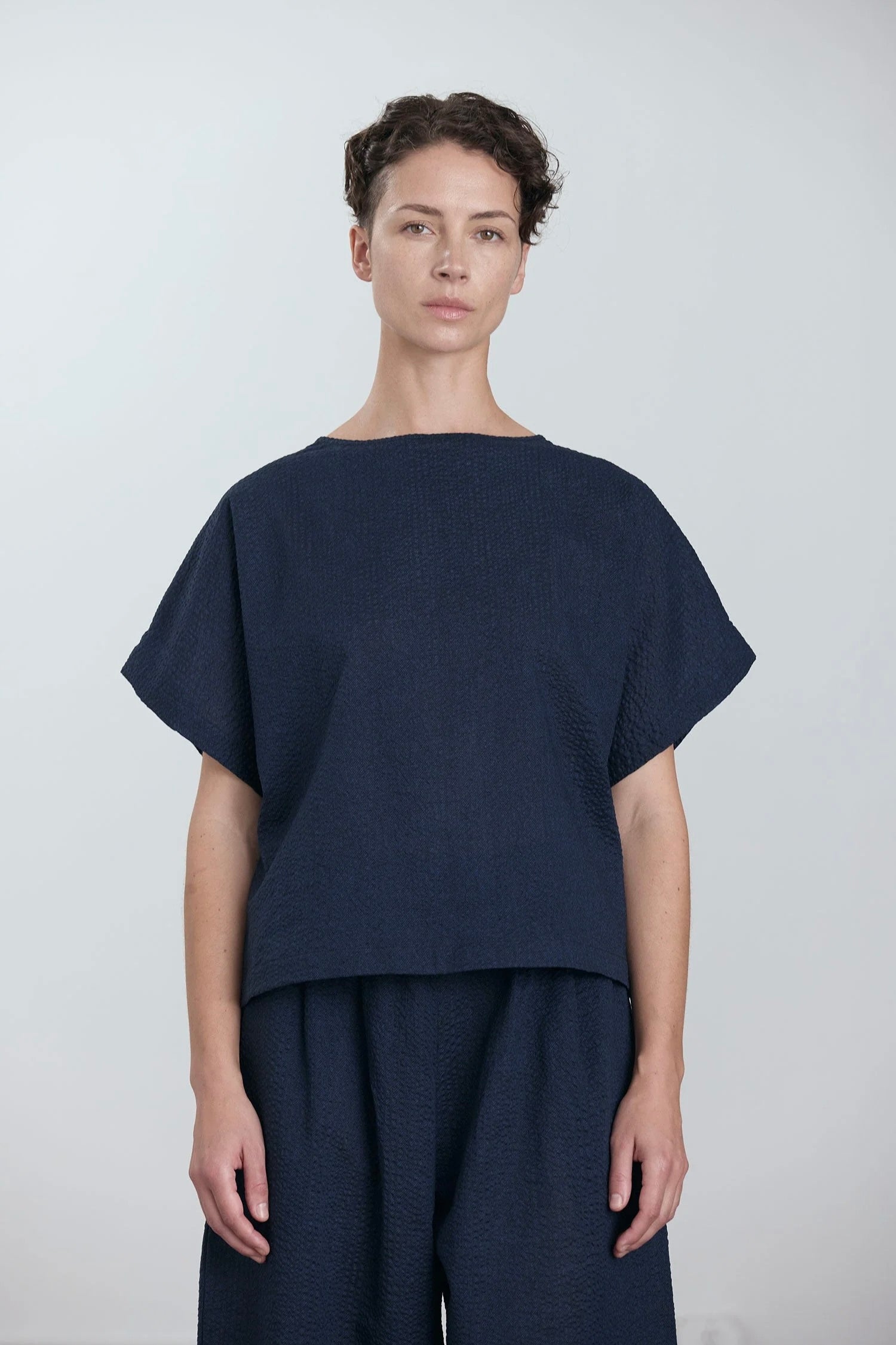 Black Crane Box Top w Micro Wave / Navy