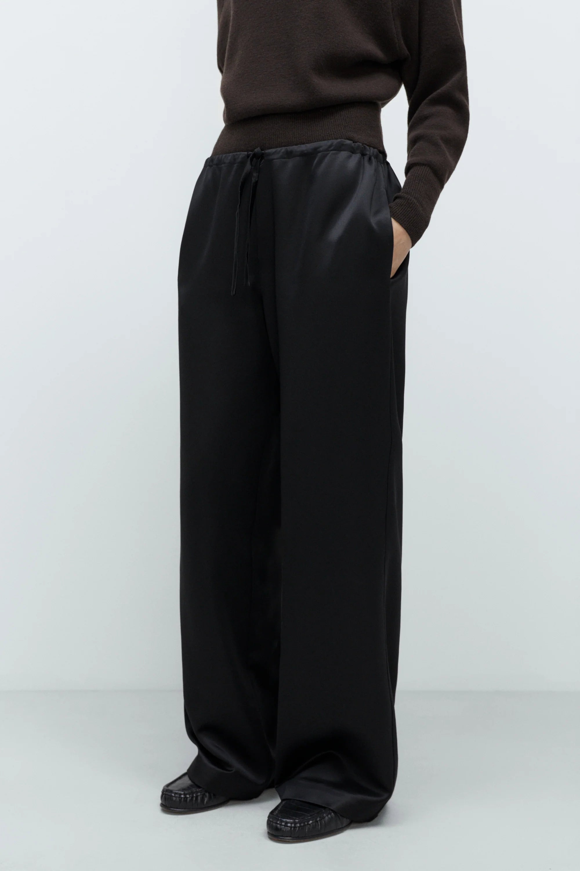 Cordera Satin Relaxed Pants / Black
