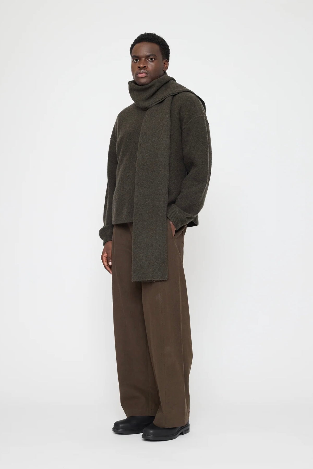 7115 by Szeki Long Wool Scarf / Olive Brown