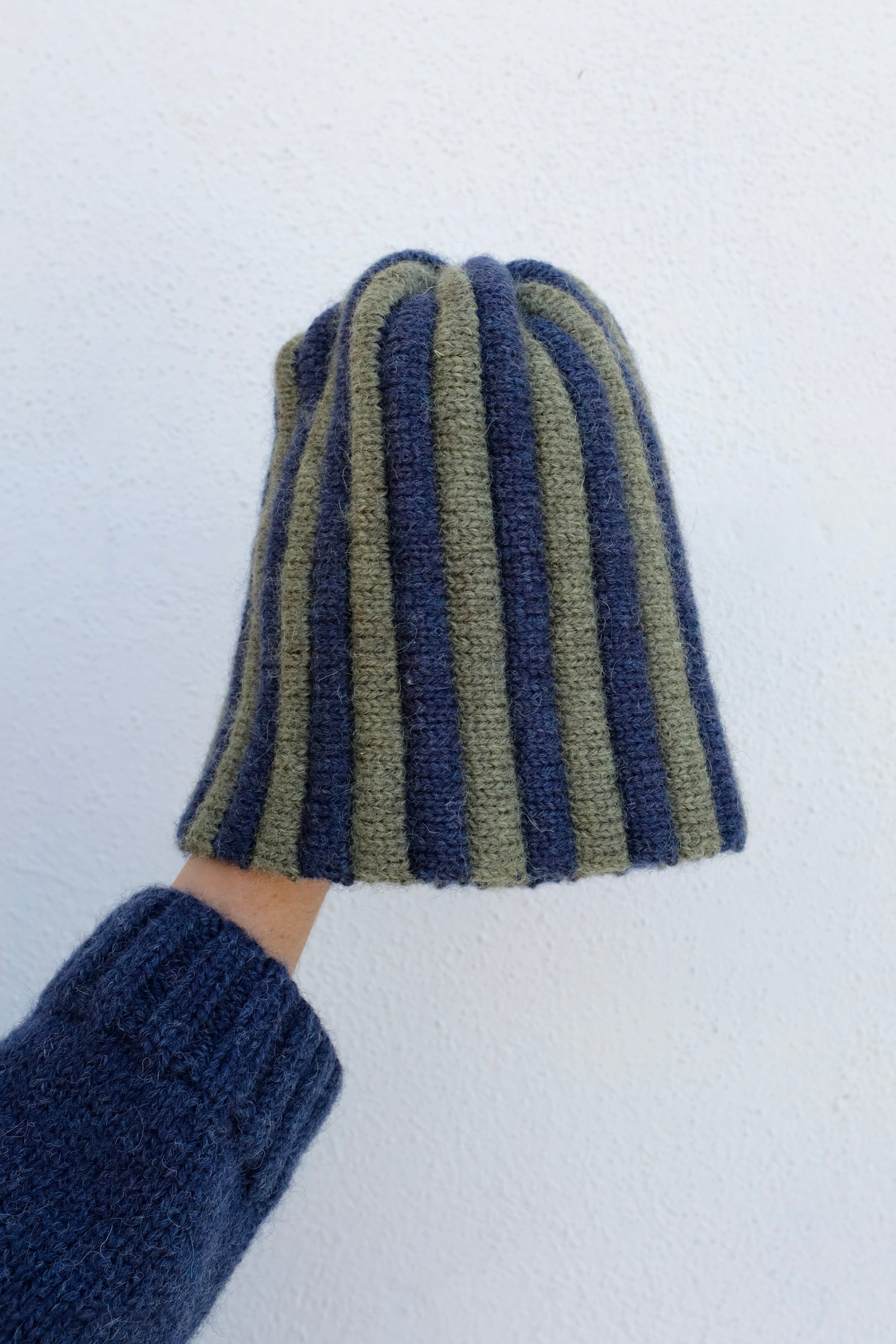 Brushed British Wool Pleat Hat / Denim + Apple