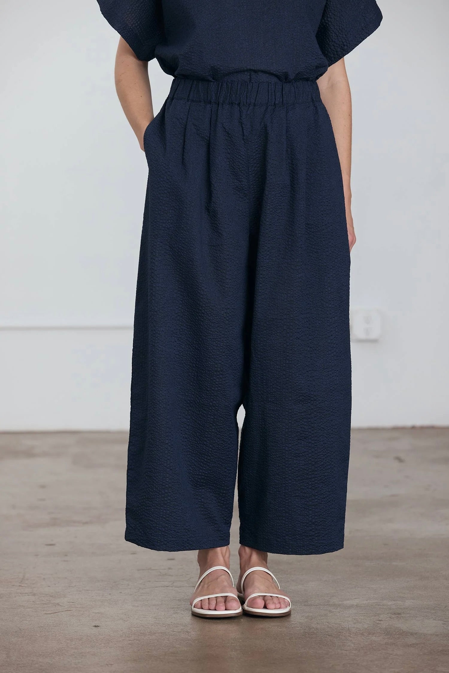 Black Crane Wide Pant w Micro Wave / Navy