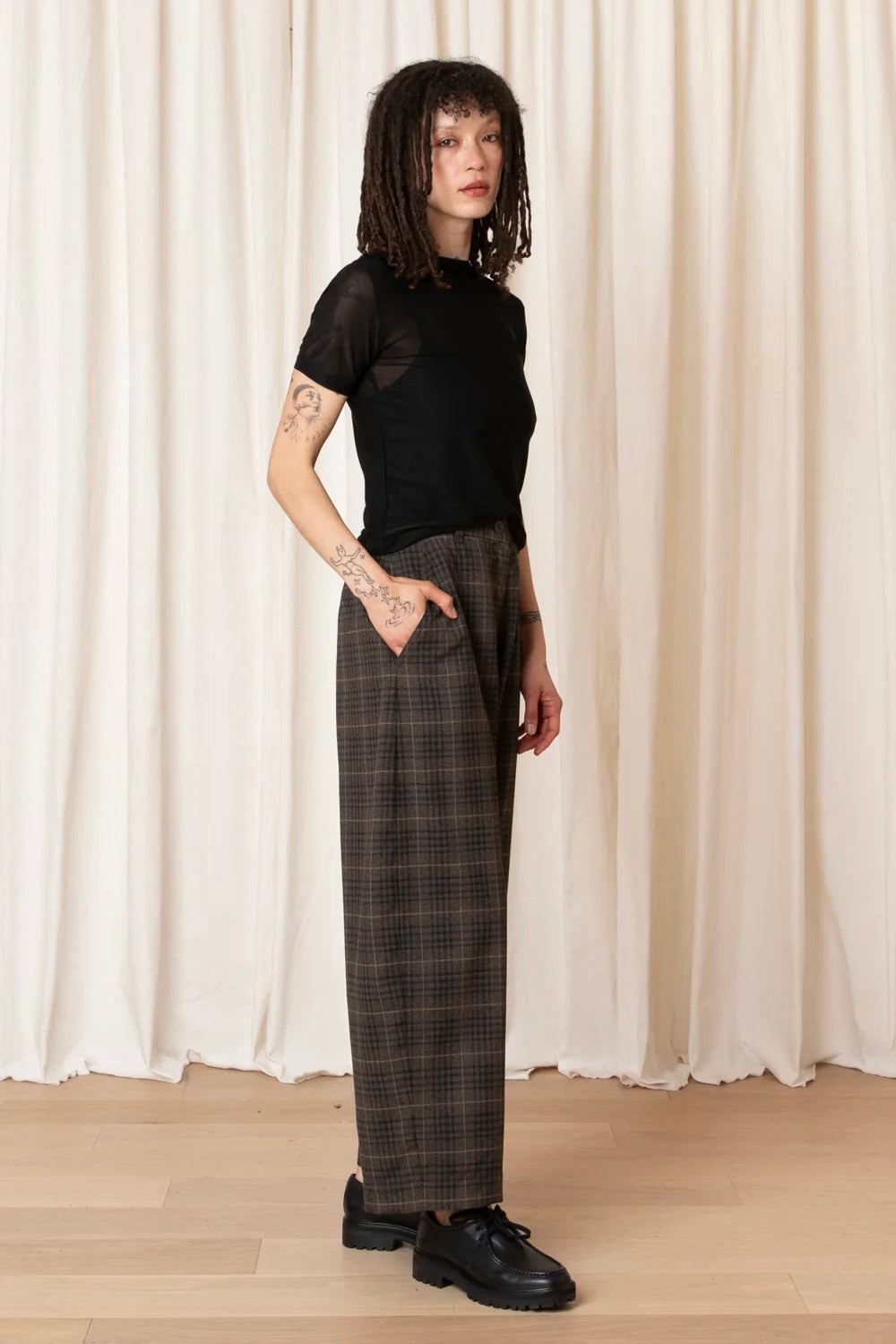 Barrel Pant / Black + Brown Plaid
