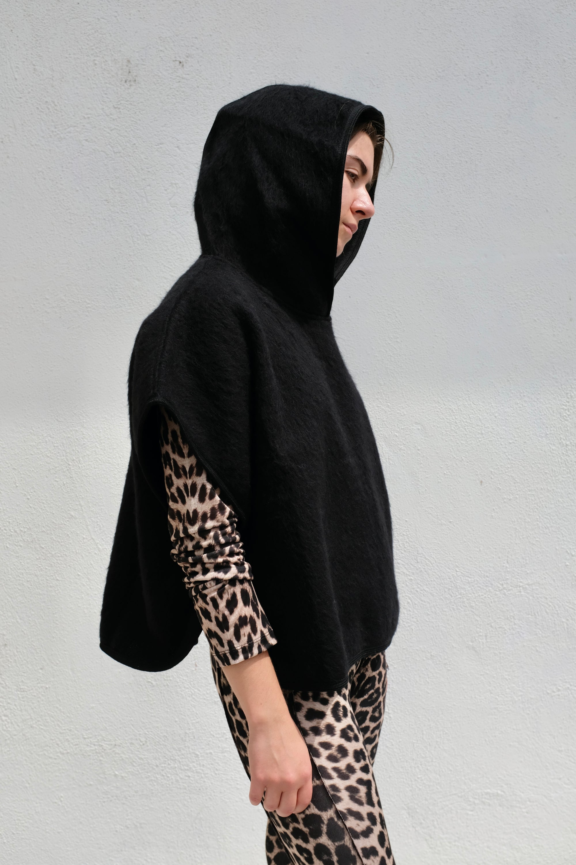 Baserange Fortu Hooded Vest / Black