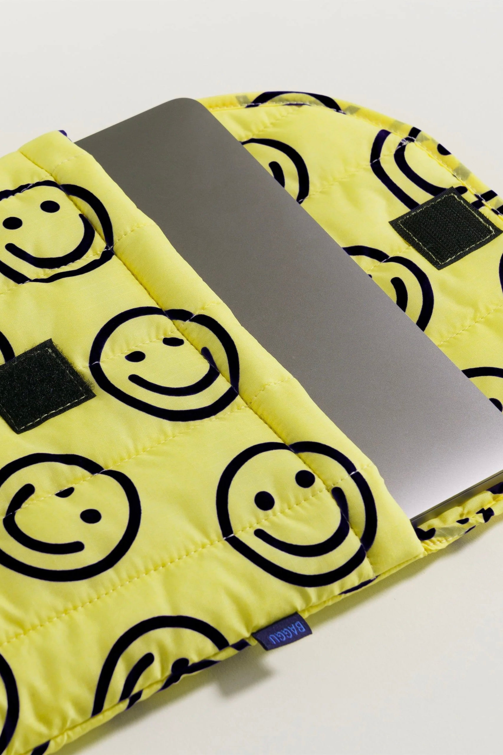 Baggu Puffy Laptop Sleeve / Yellow Happy