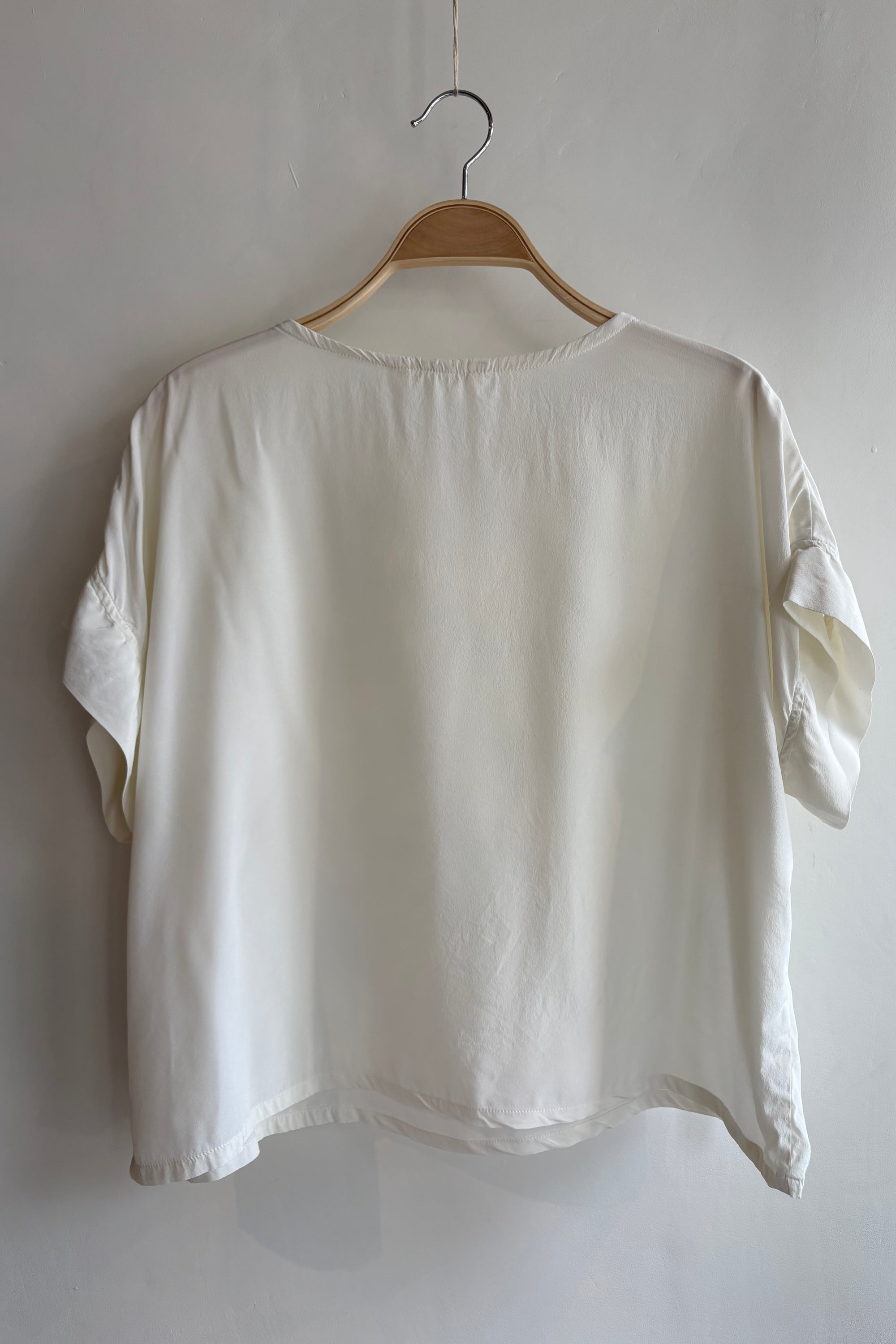 Pre-Loved / Elizabeth Suzann Silk Georgia Tee / Ivory / One Size