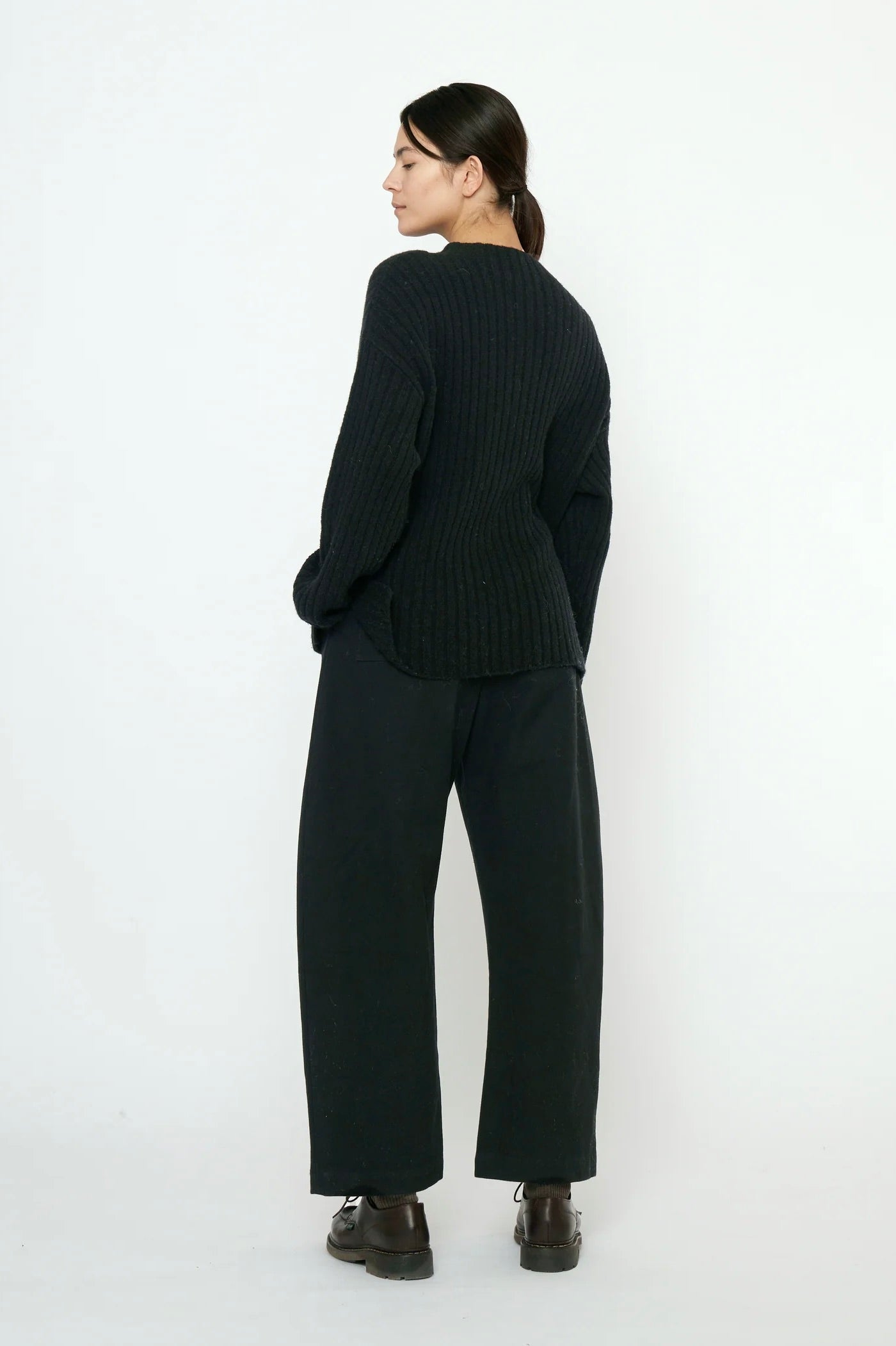 7115 by szeki Oversized Ribbed Mockneck / Black