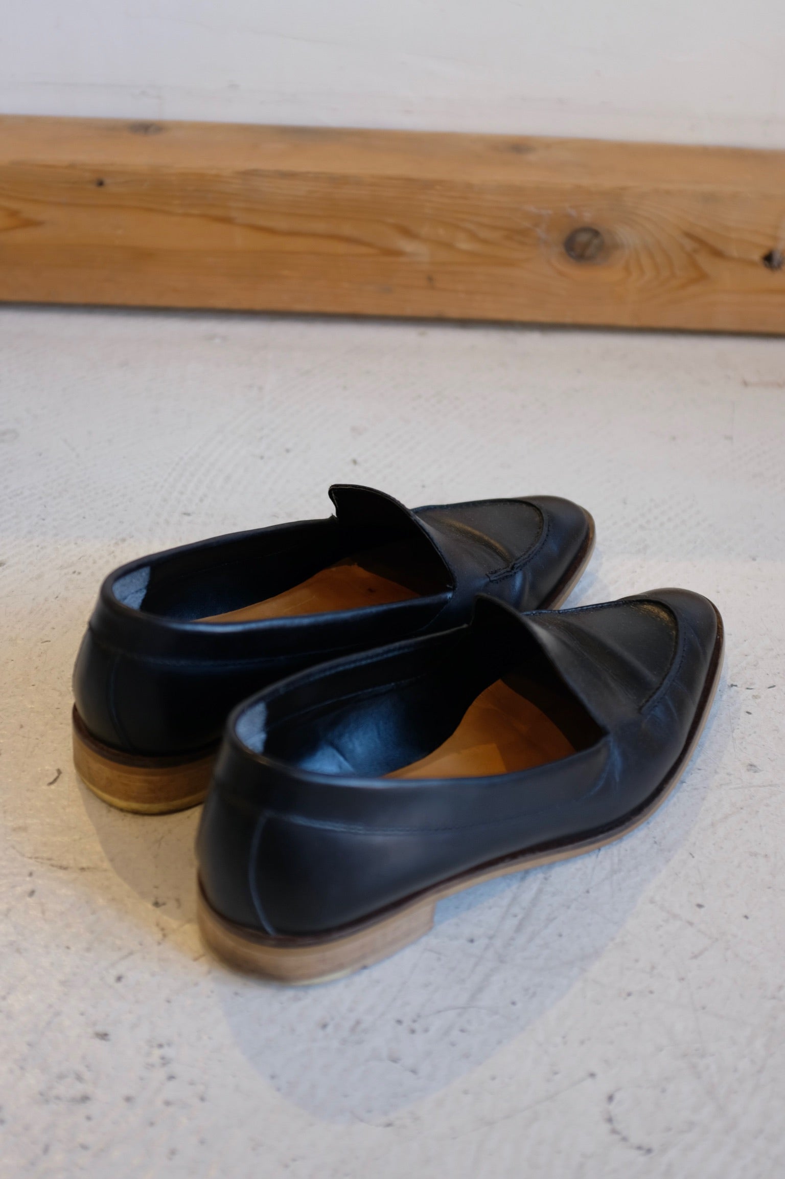 Pre-loved / Everlane Black Leather Loafer / Size 8