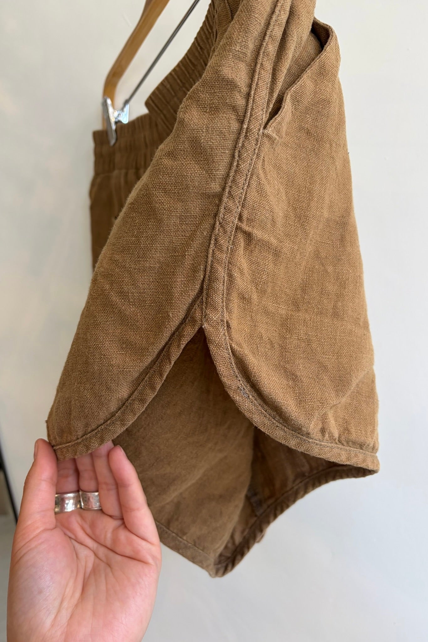 Pre-Loved / Beaton Linen Shorts / Brown / Size L