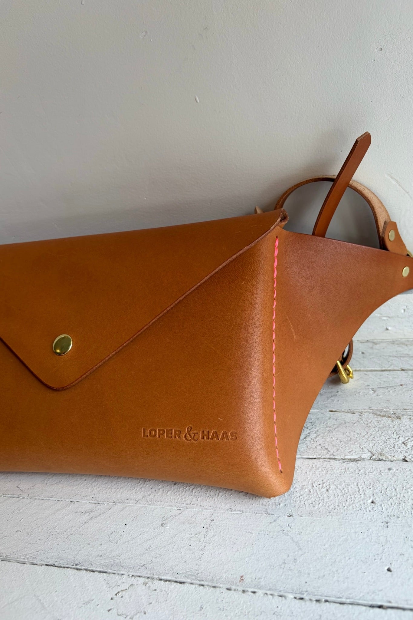 Day Off Plus Bag / Premium Italian Natural Veg Tan + Neon Pink Stitching