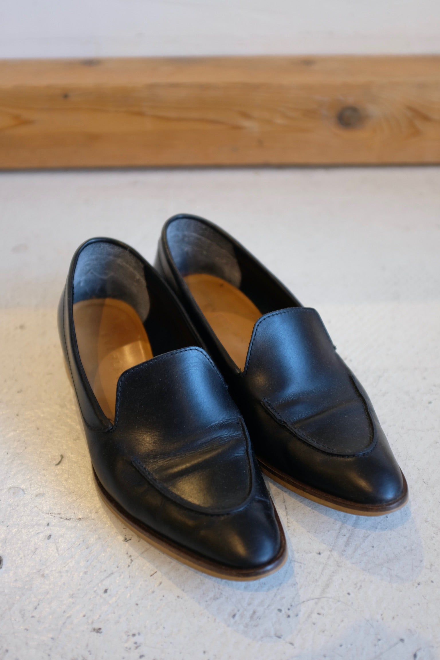 Pre-loved / Everlane Black Leather Loafer / Size 8