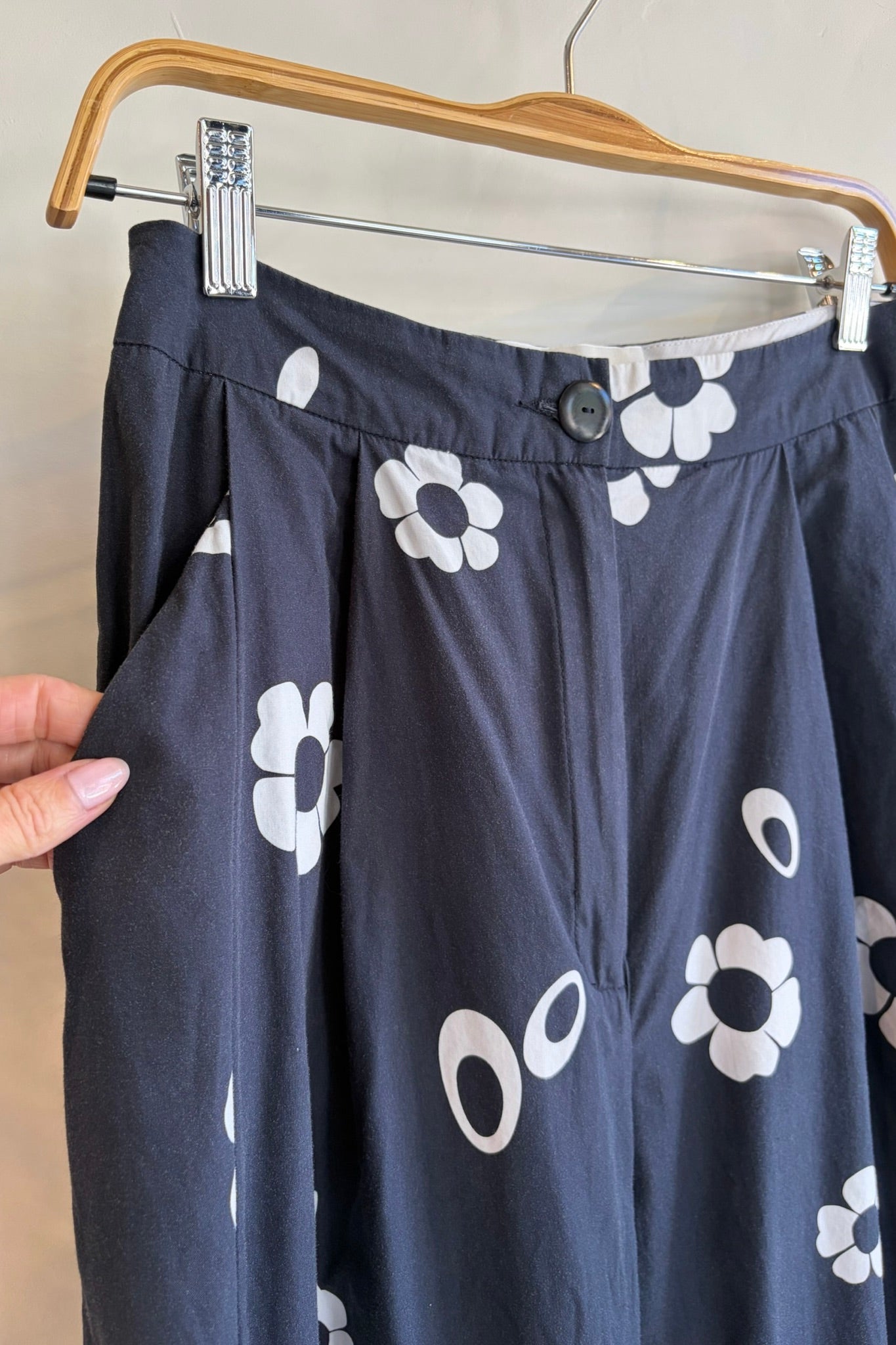 Pre-loved / Mr. Larkin Cotton Pant / Navy Daisy / Size M