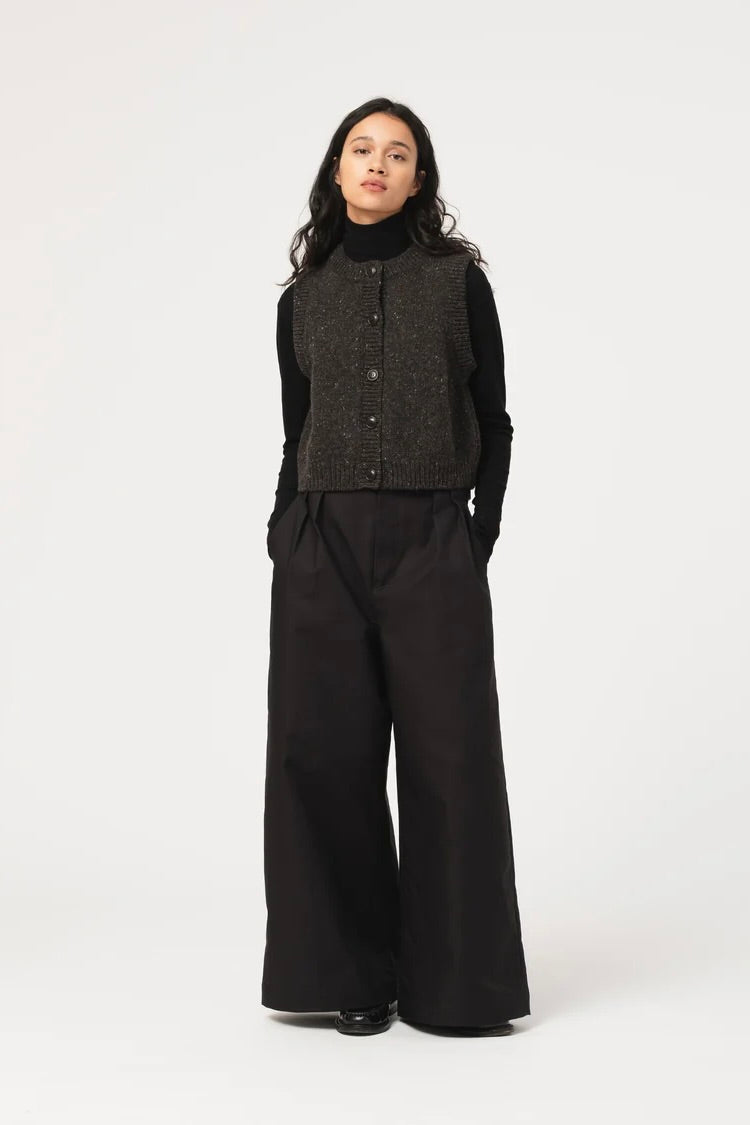 Girls of Dust Welsh Vest / Asphalt
