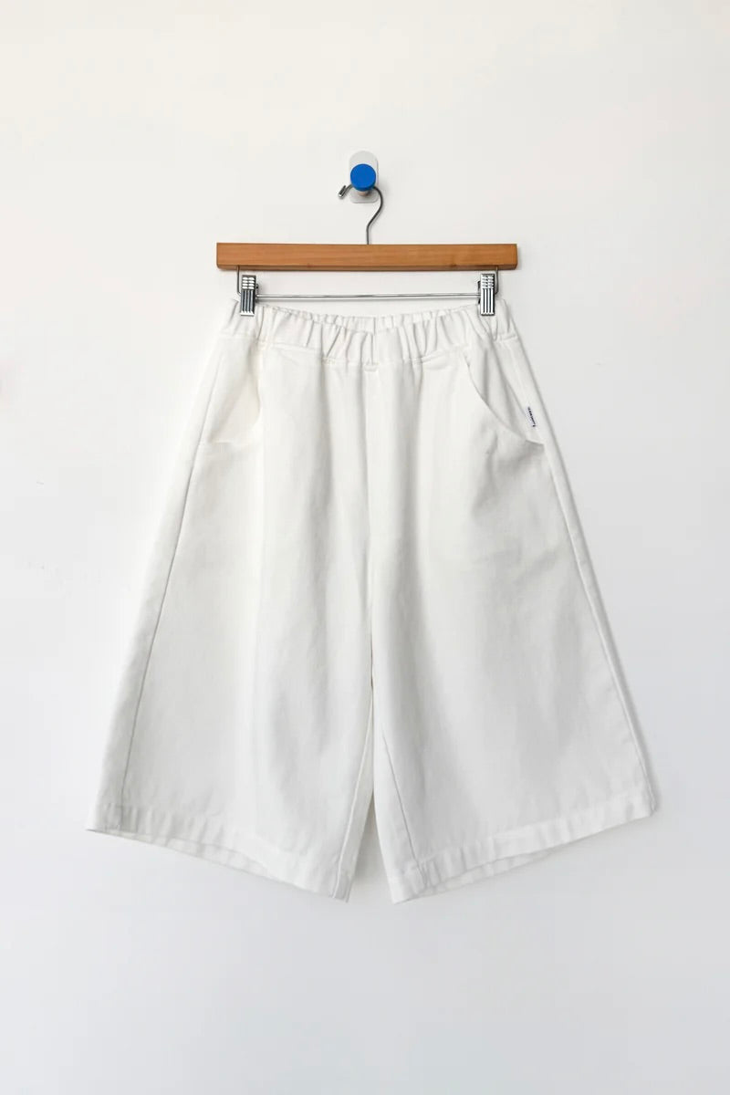Liam Bermuda Shorts / Milk