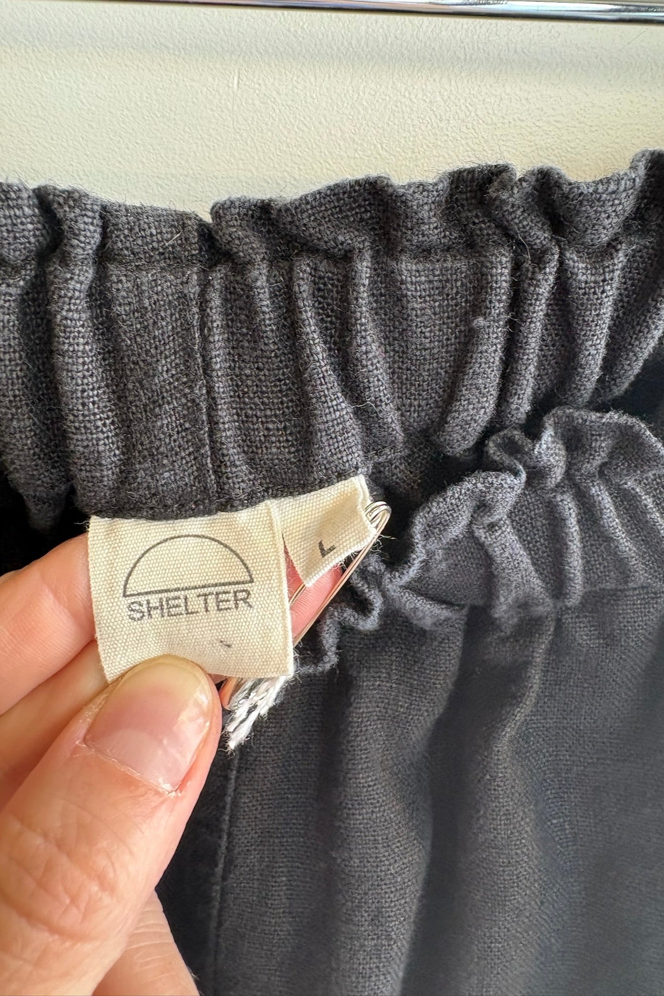 Pre-Loved / Shelter Linen Shorts / Black / Large