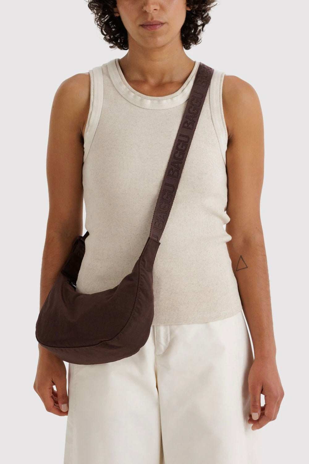 BAGGU Small Nylon Crescent Bag / Coffee