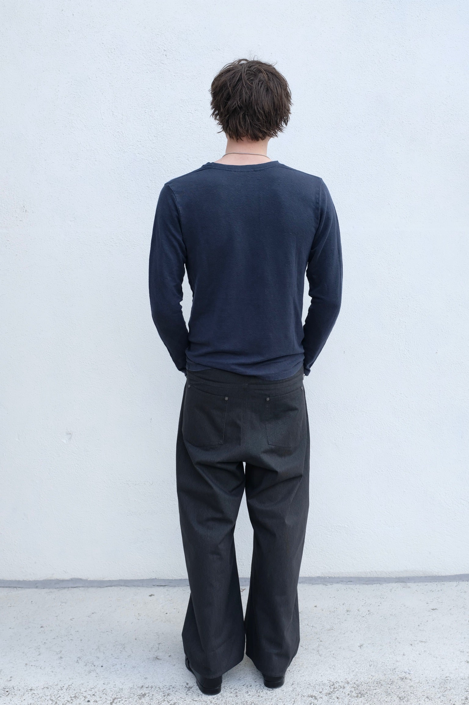 7115 by Szeki Signature Curved Legged Trouser / Black