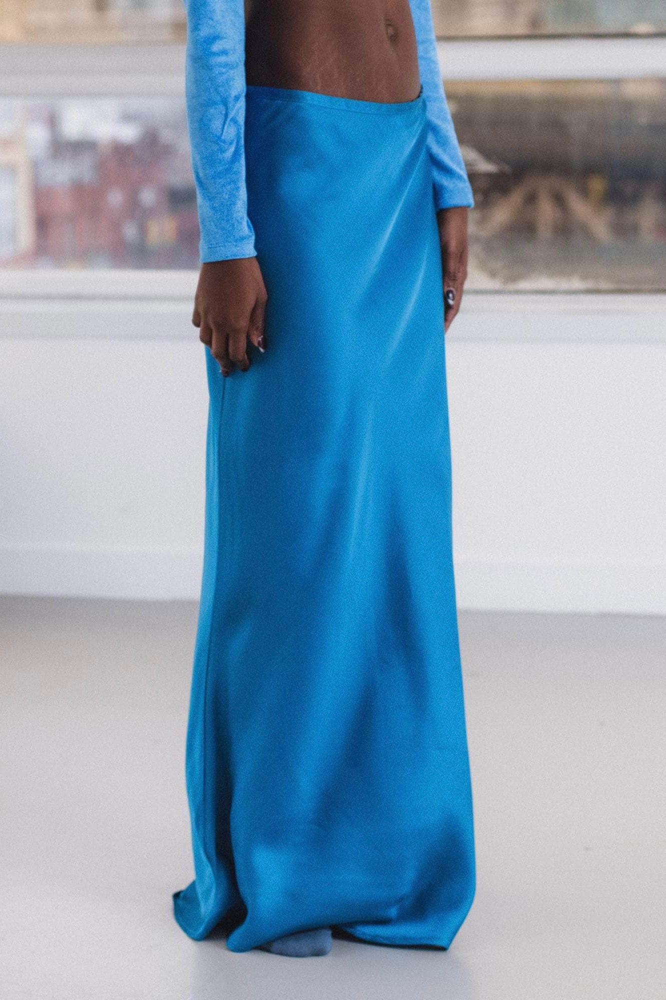 Baserange Dydine Fitted Skirt / Ora Blue